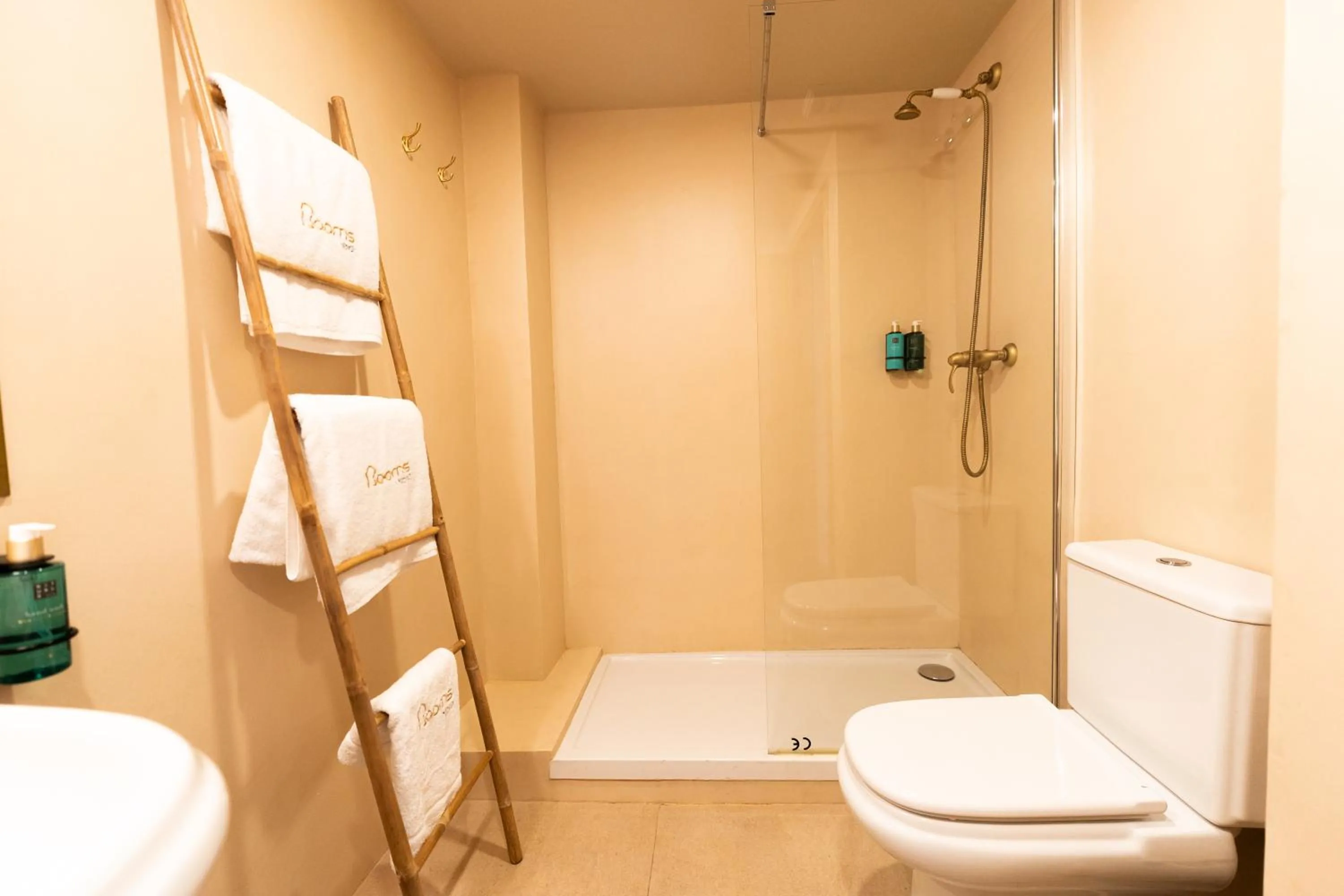 Shower in Rooms by JovA