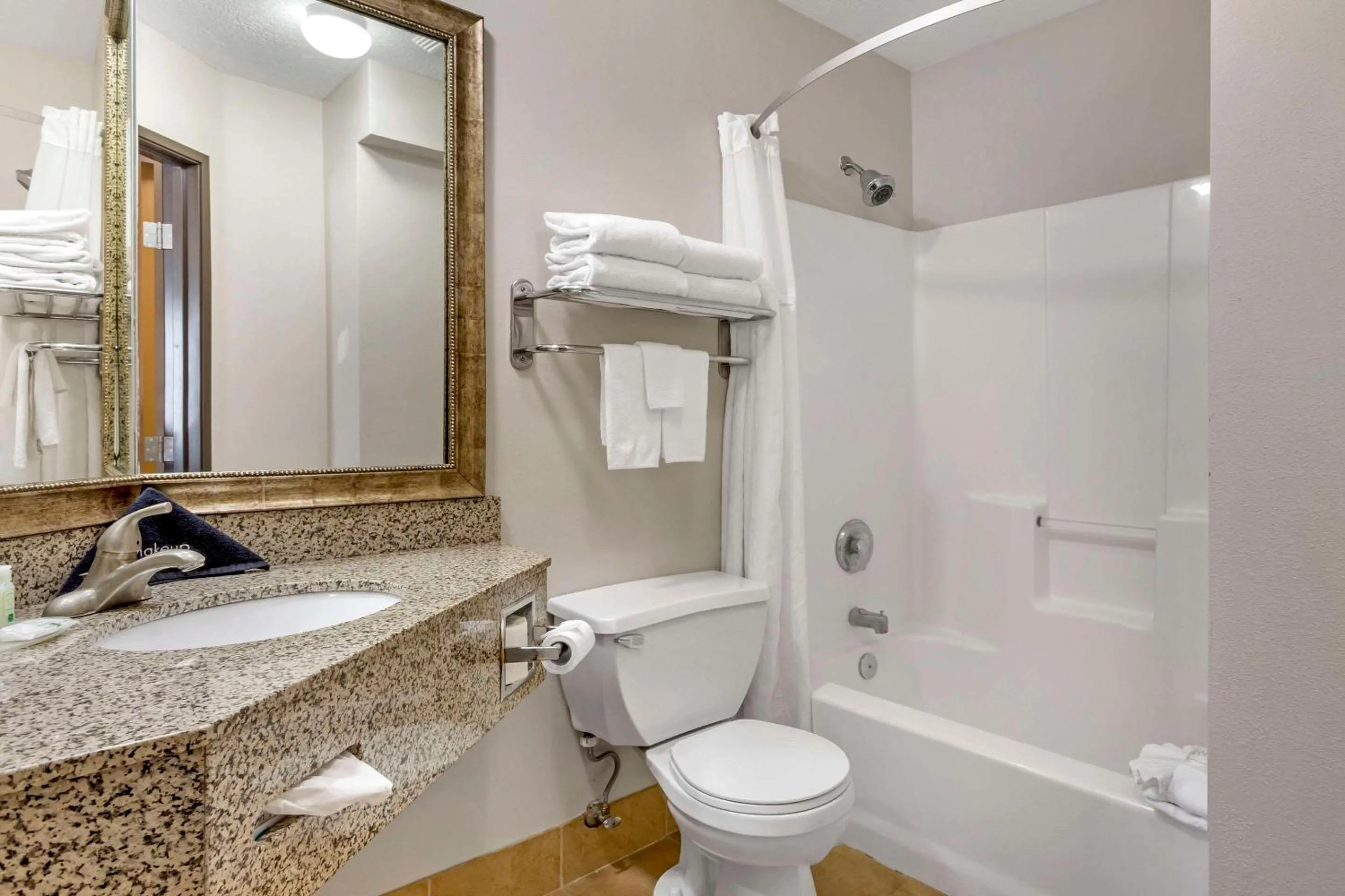 Bedroom in Quality Inn Logan near University