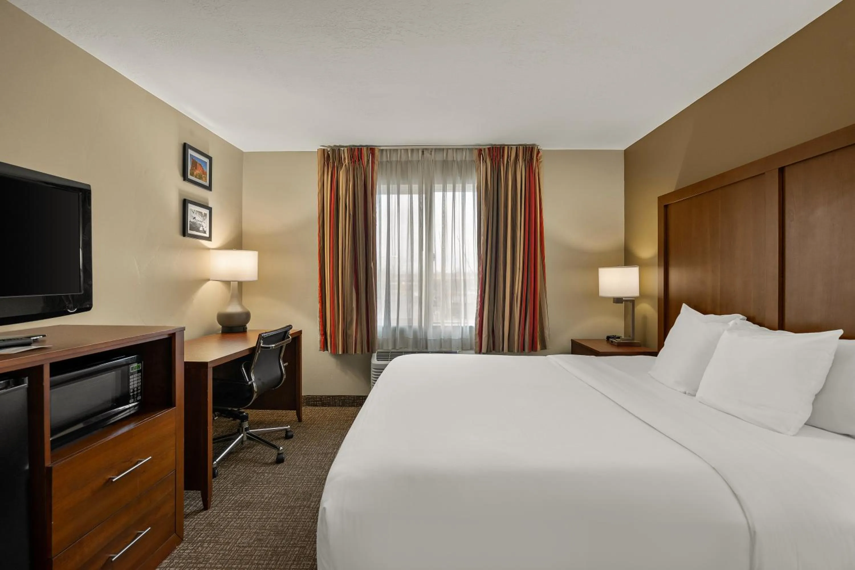 Bedroom, Bed in Comfort Inn Ogden near Event Center