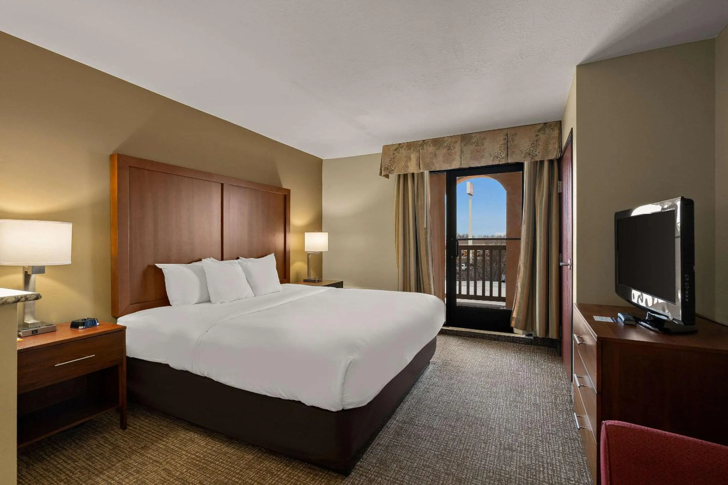 Bedroom, Bed in Comfort Inn Ogden near Event Center