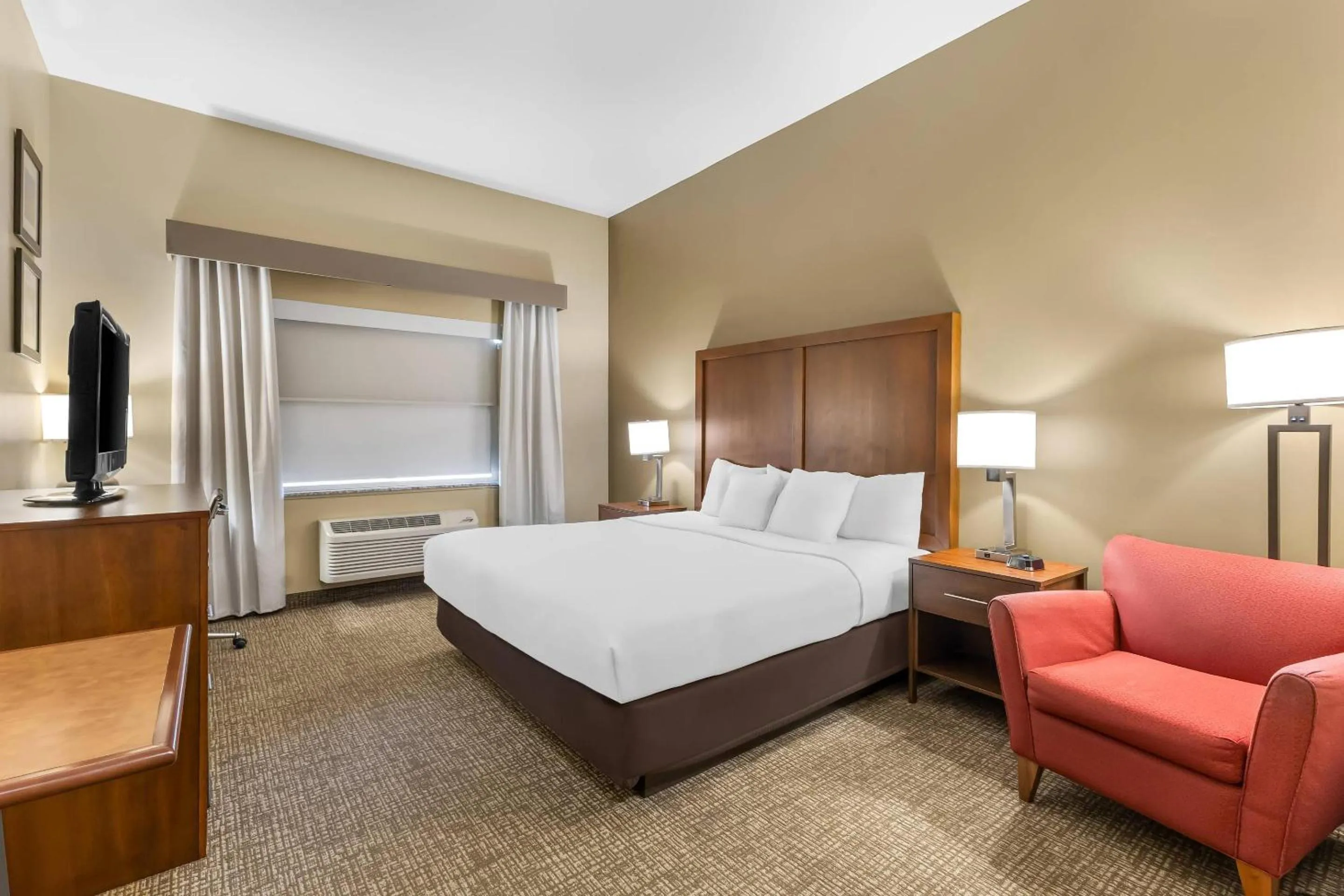 Bedroom, Bed in Comfort Inn Ogden near Event Center