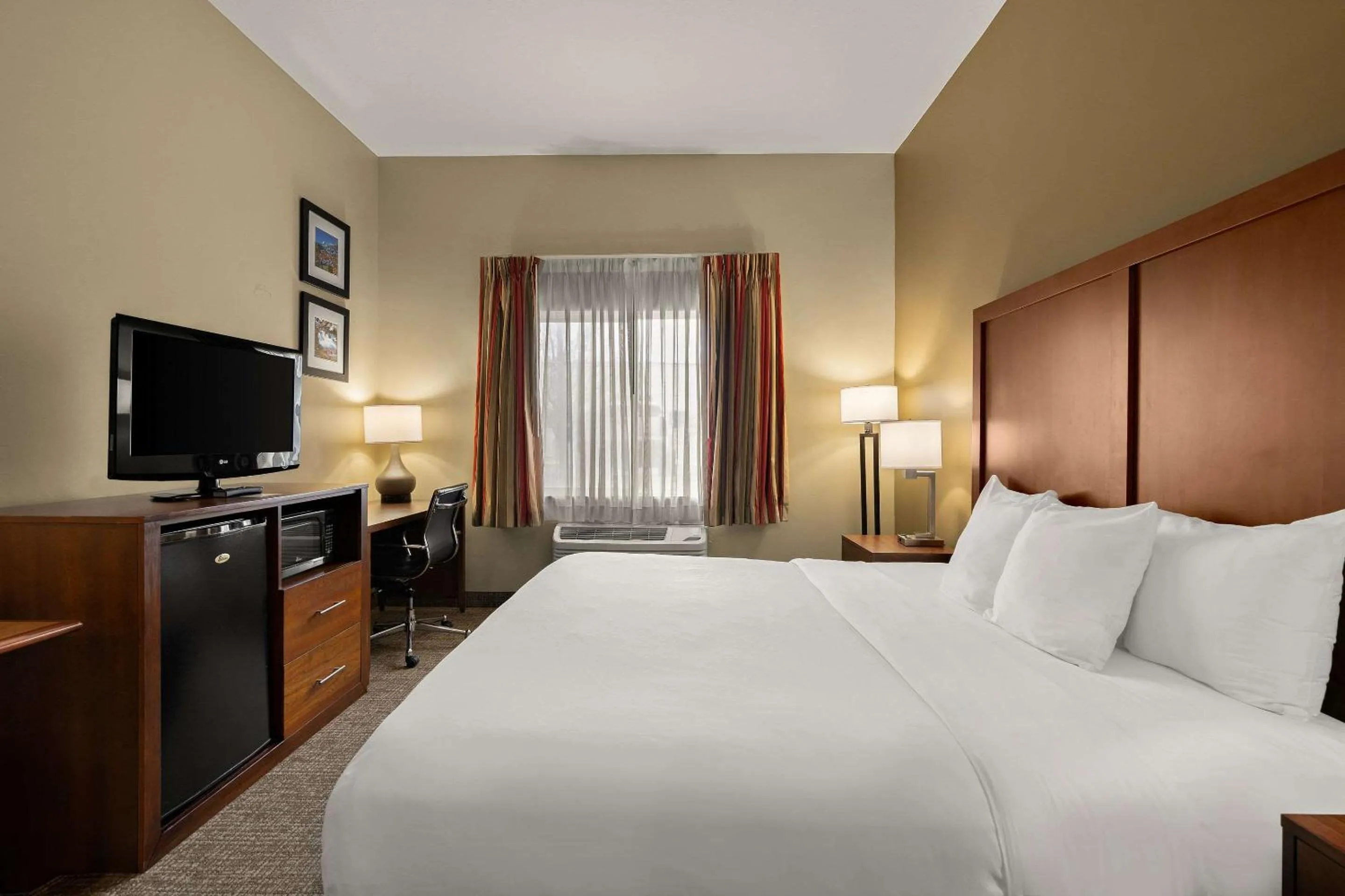 Bedroom, Bed in Comfort Inn Ogden near Event Center