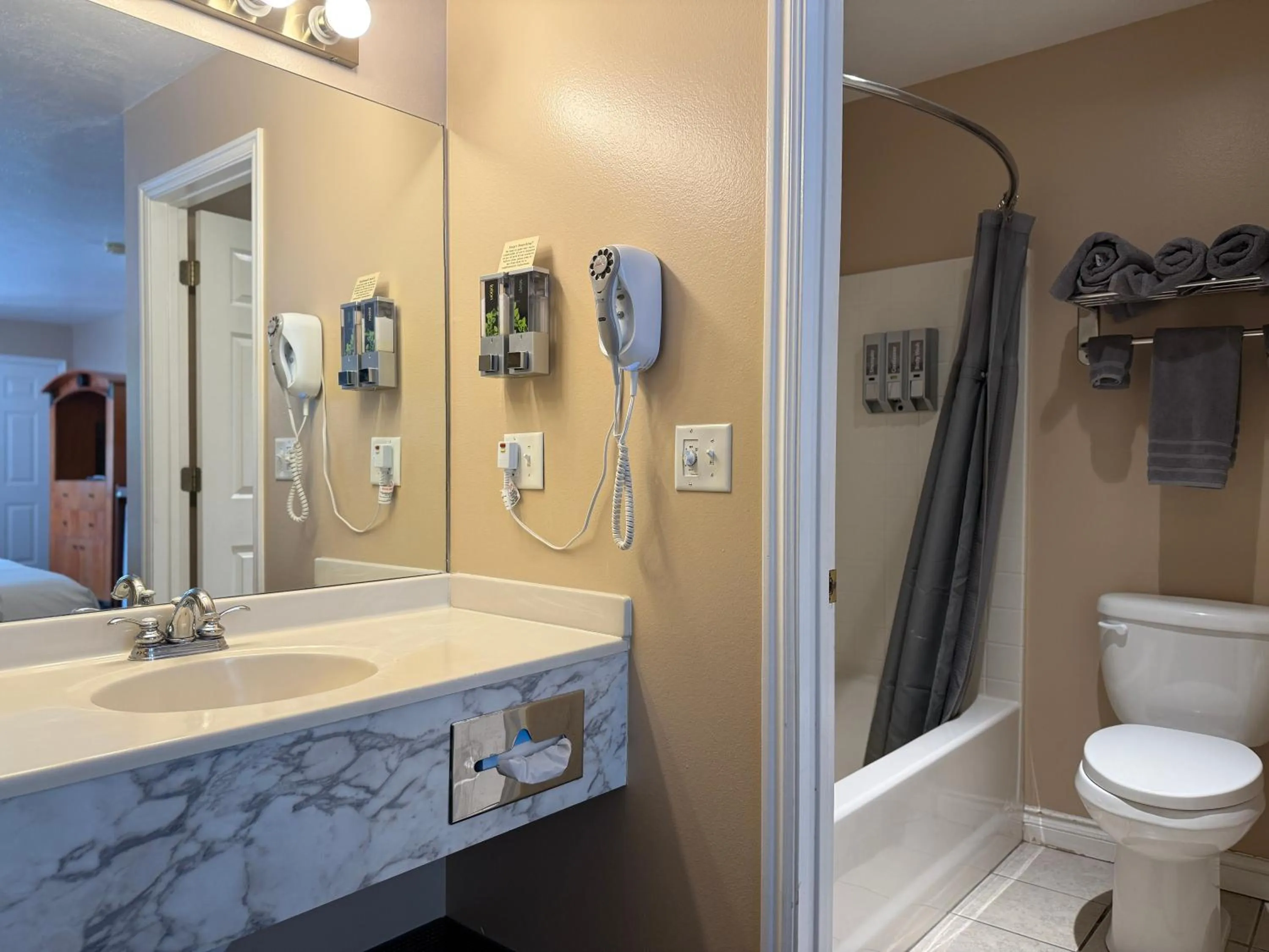 Shower in Cathedral Valley Inn