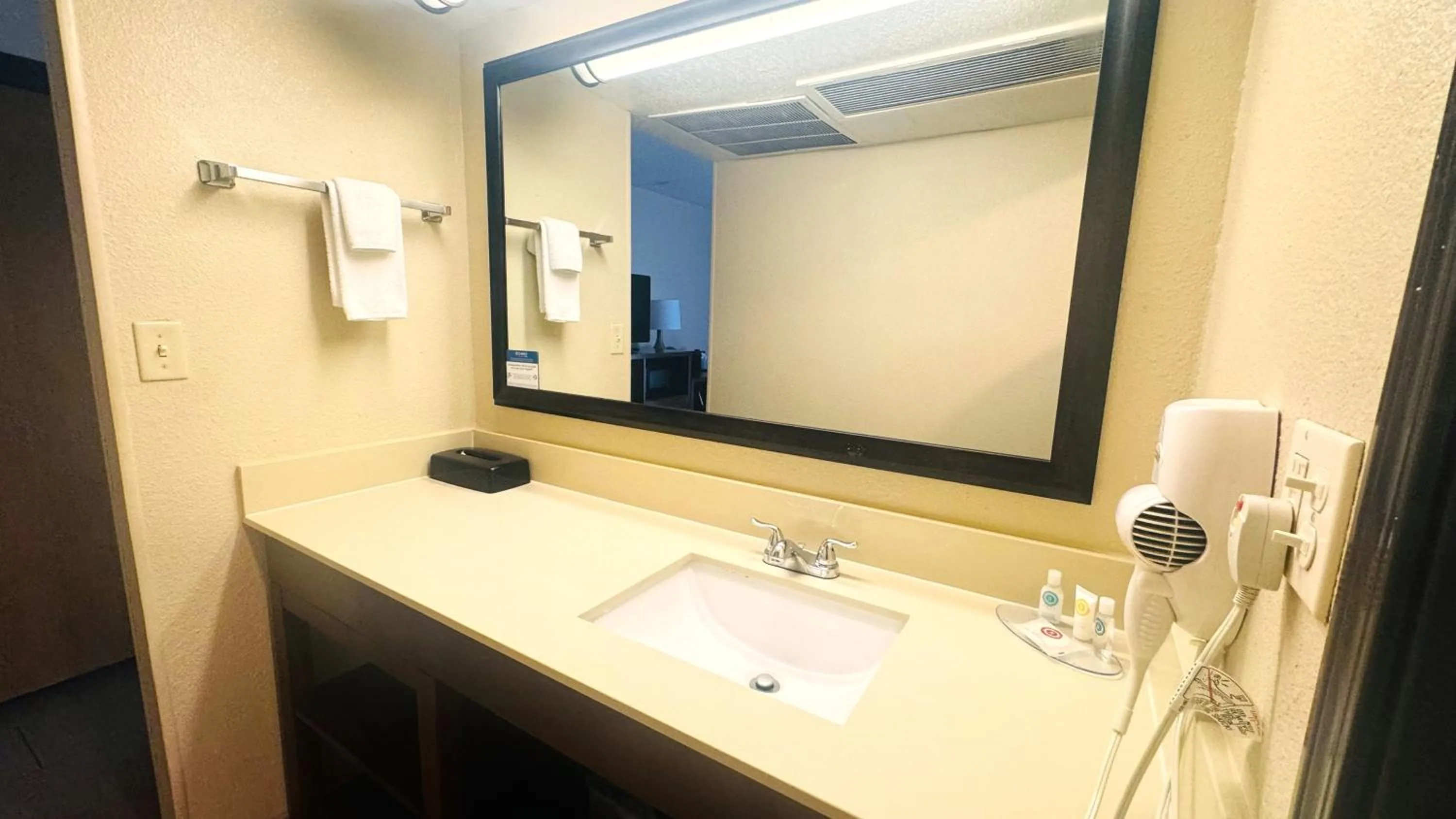 Bathroom in Comfort Inn Salt Lake City Downtown