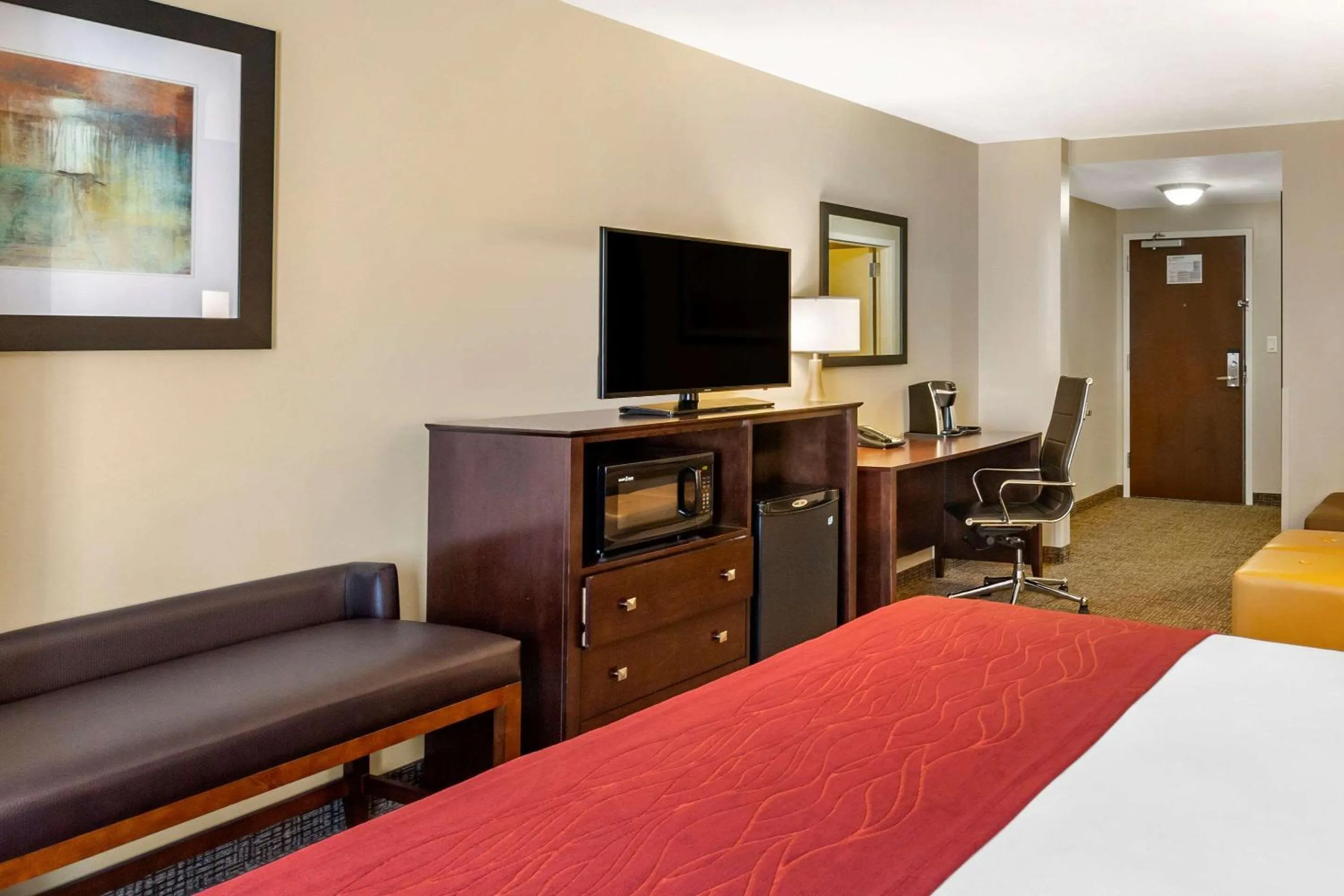 Photo of the whole room, Bed in Comfort Inn & Suites Tooele-Salt Lake City