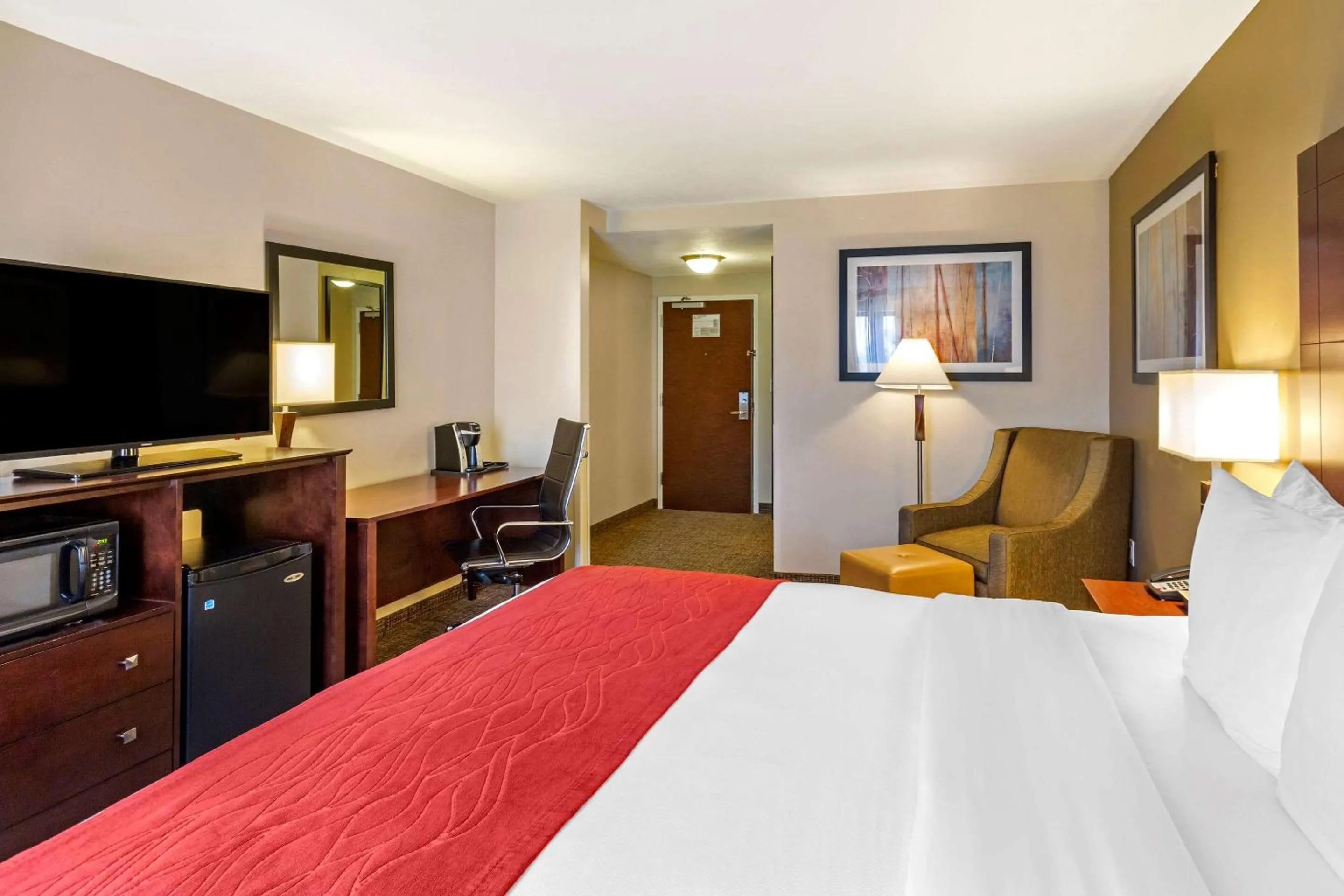 Photo of the whole room, Bed in Comfort Inn & Suites Tooele-Salt Lake City