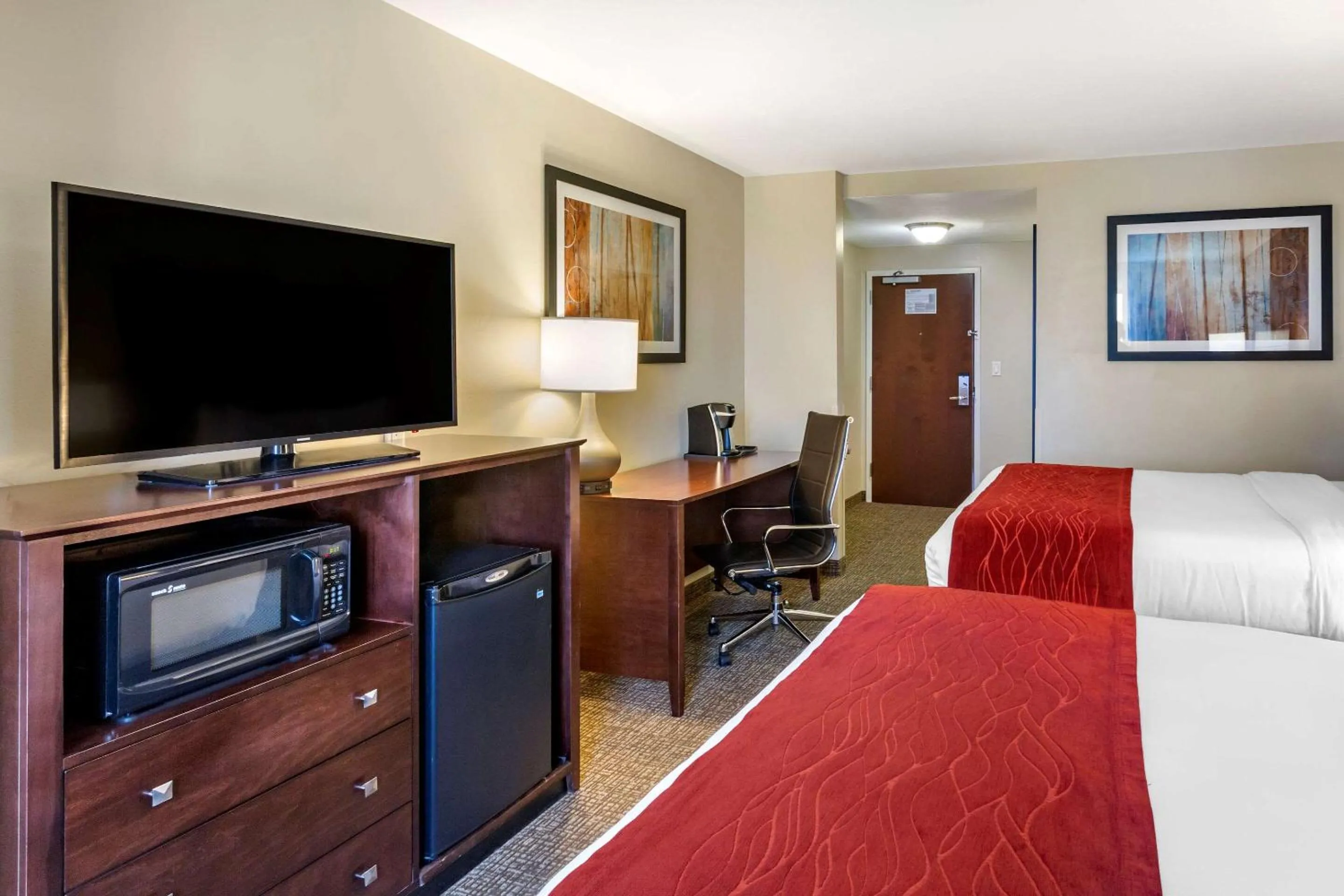 Photo of the whole room, Bed in Comfort Inn & Suites Tooele-Salt Lake City