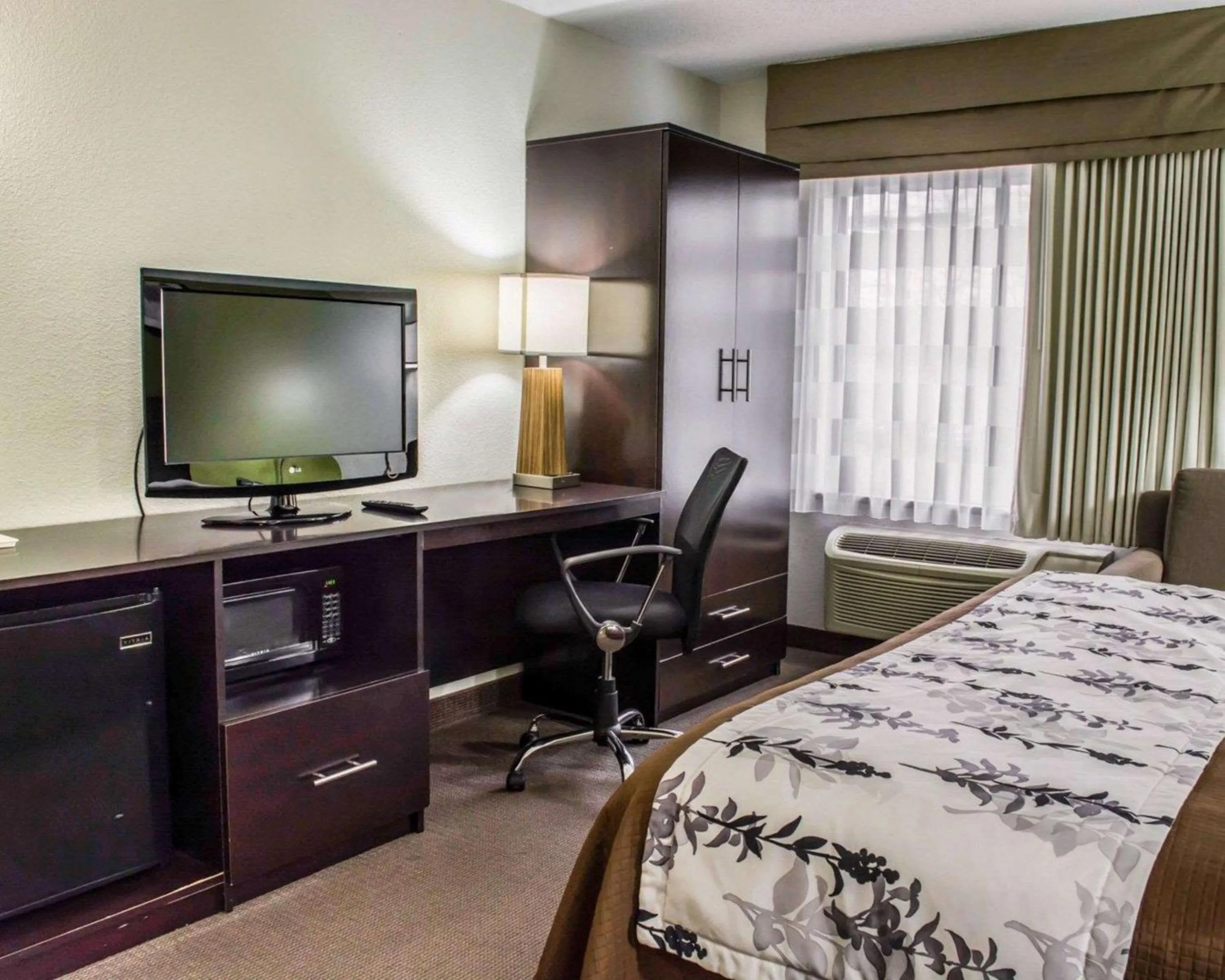 Photo of the whole room, Bed in Sleep Inn Richmond South