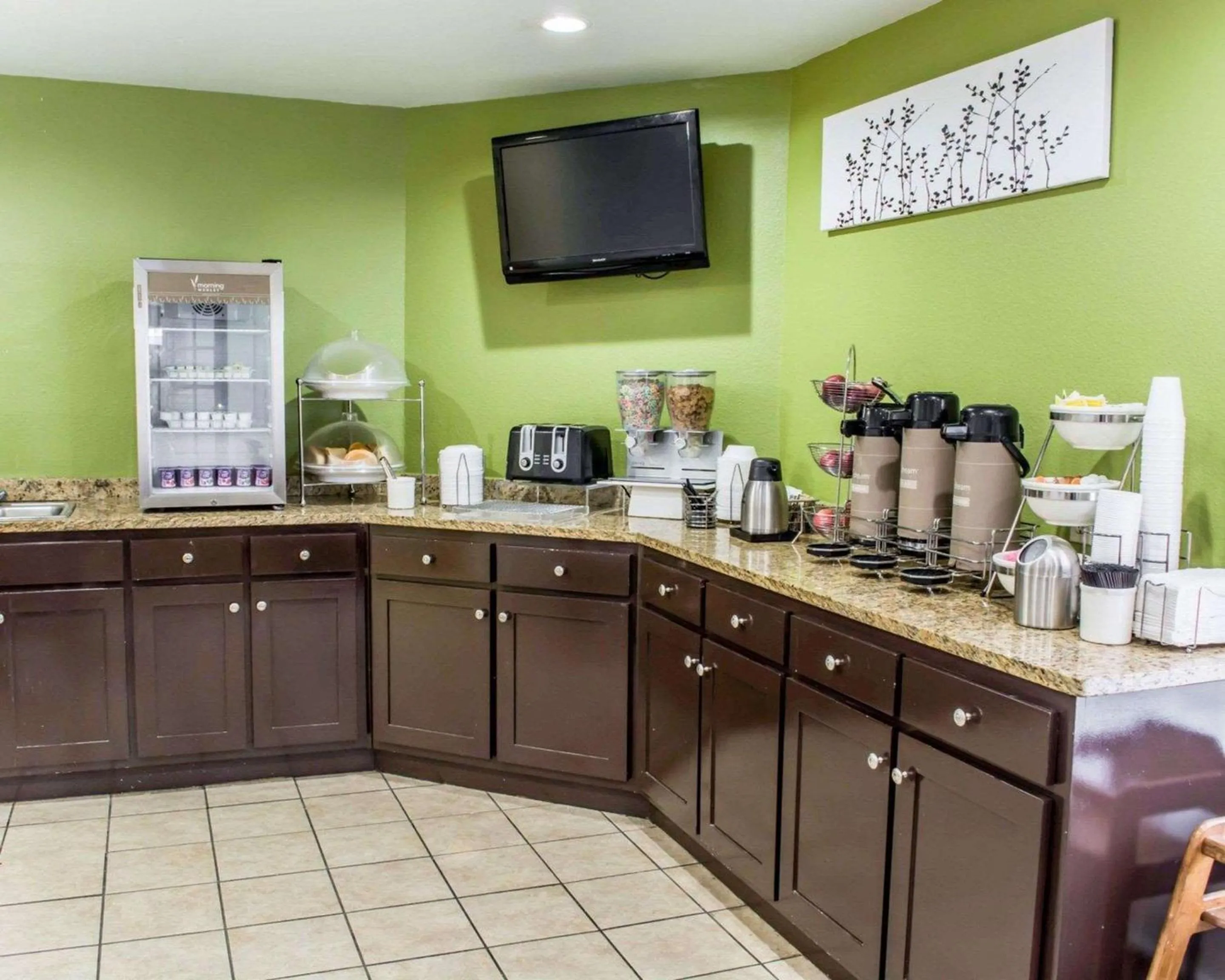 Restaurant/places to eat in Sleep Inn Richmond South