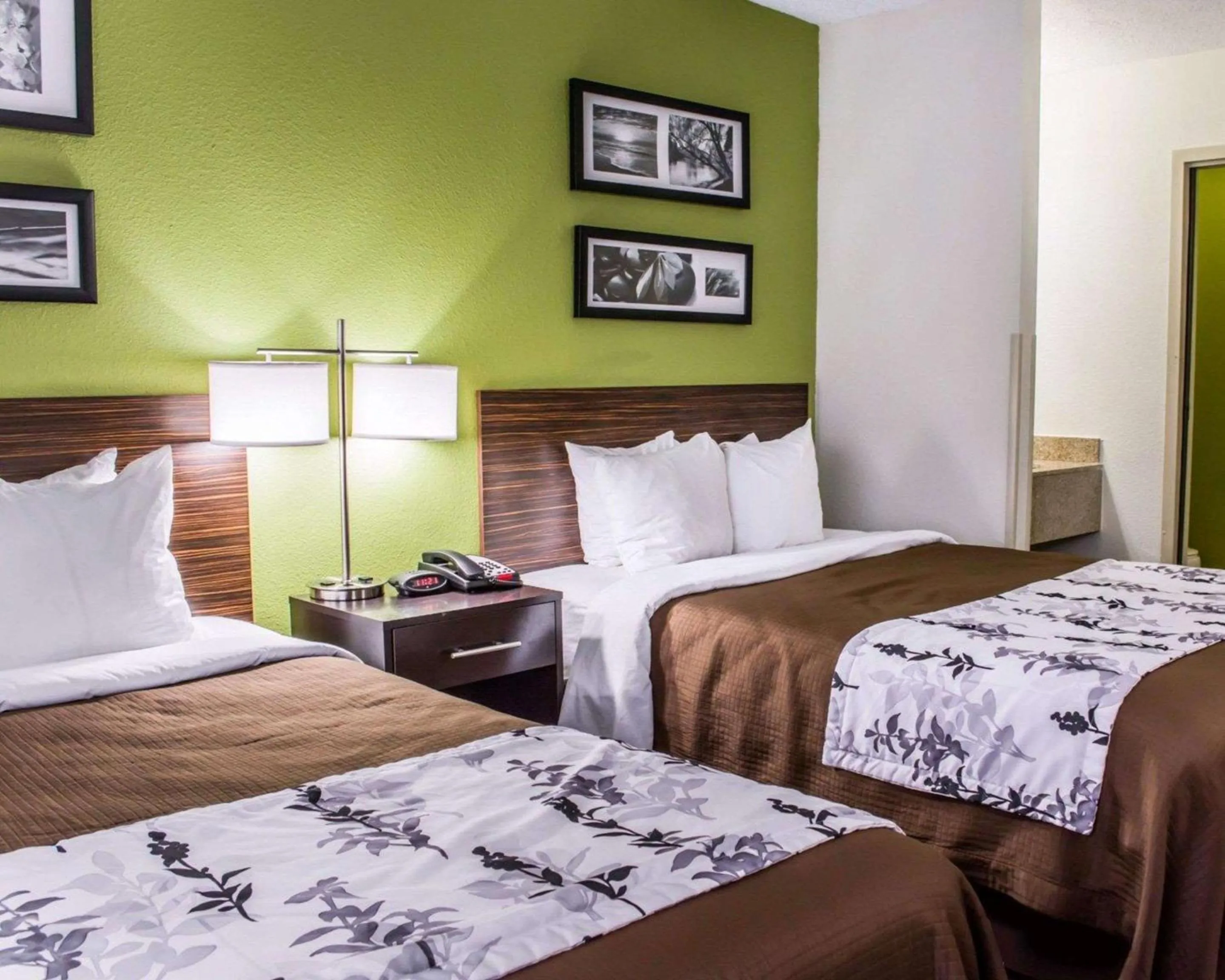 Photo of the whole room, Bed in Sleep Inn Richmond South