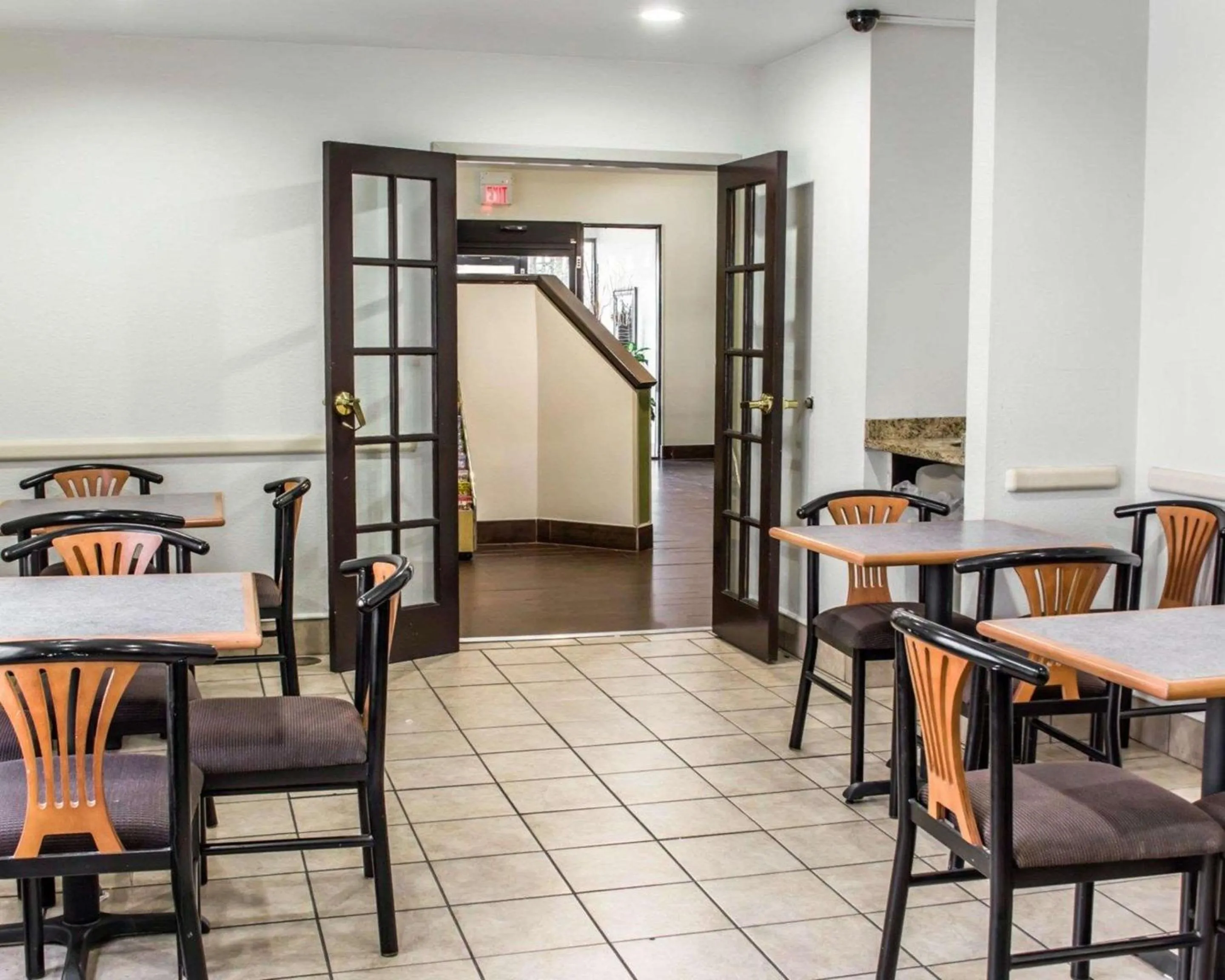 Restaurant/places to eat in Sleep Inn Richmond South