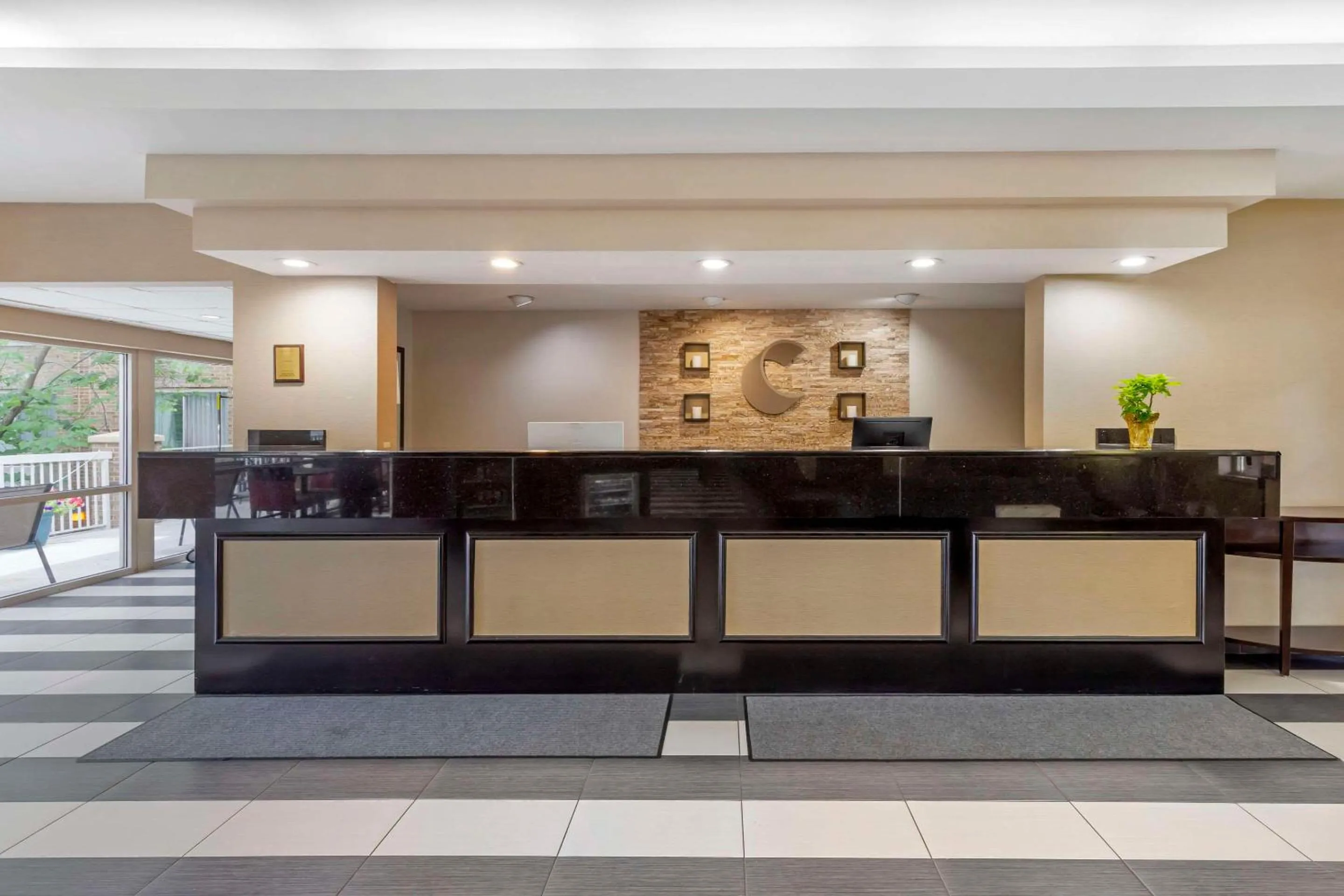 Lobby or reception in Comfort Suites Inn at Ridgewood Farm