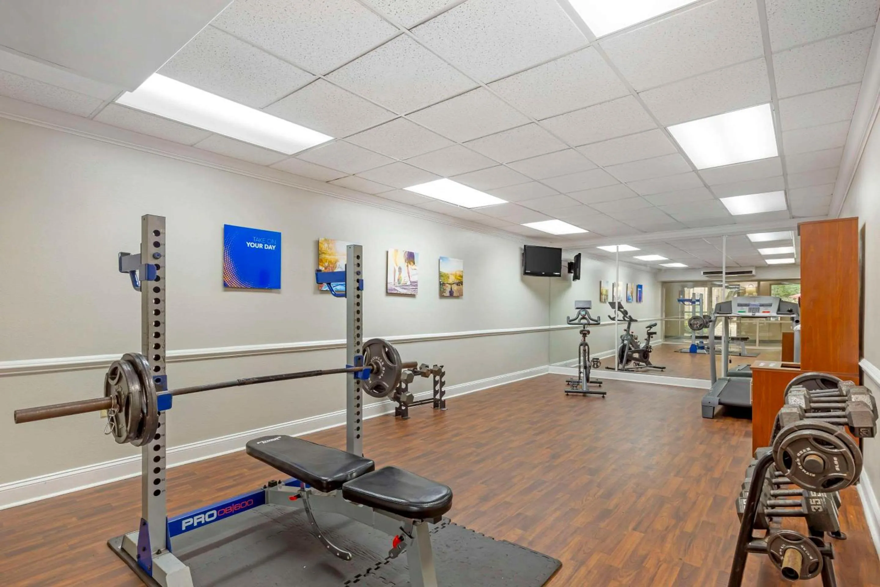 Fitness centre/facilities in Comfort Suites Inn at Ridgewood Farm