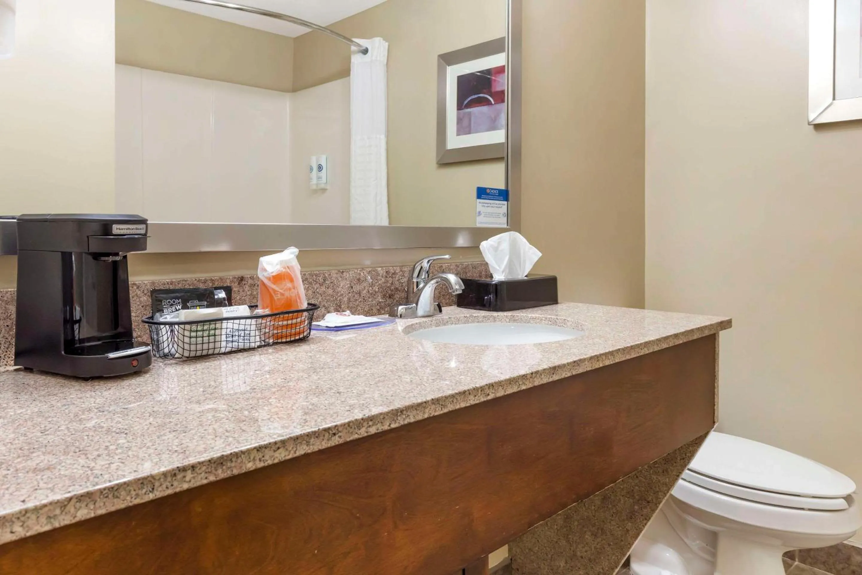 Bedroom in Comfort Suites Inn at Ridgewood Farm