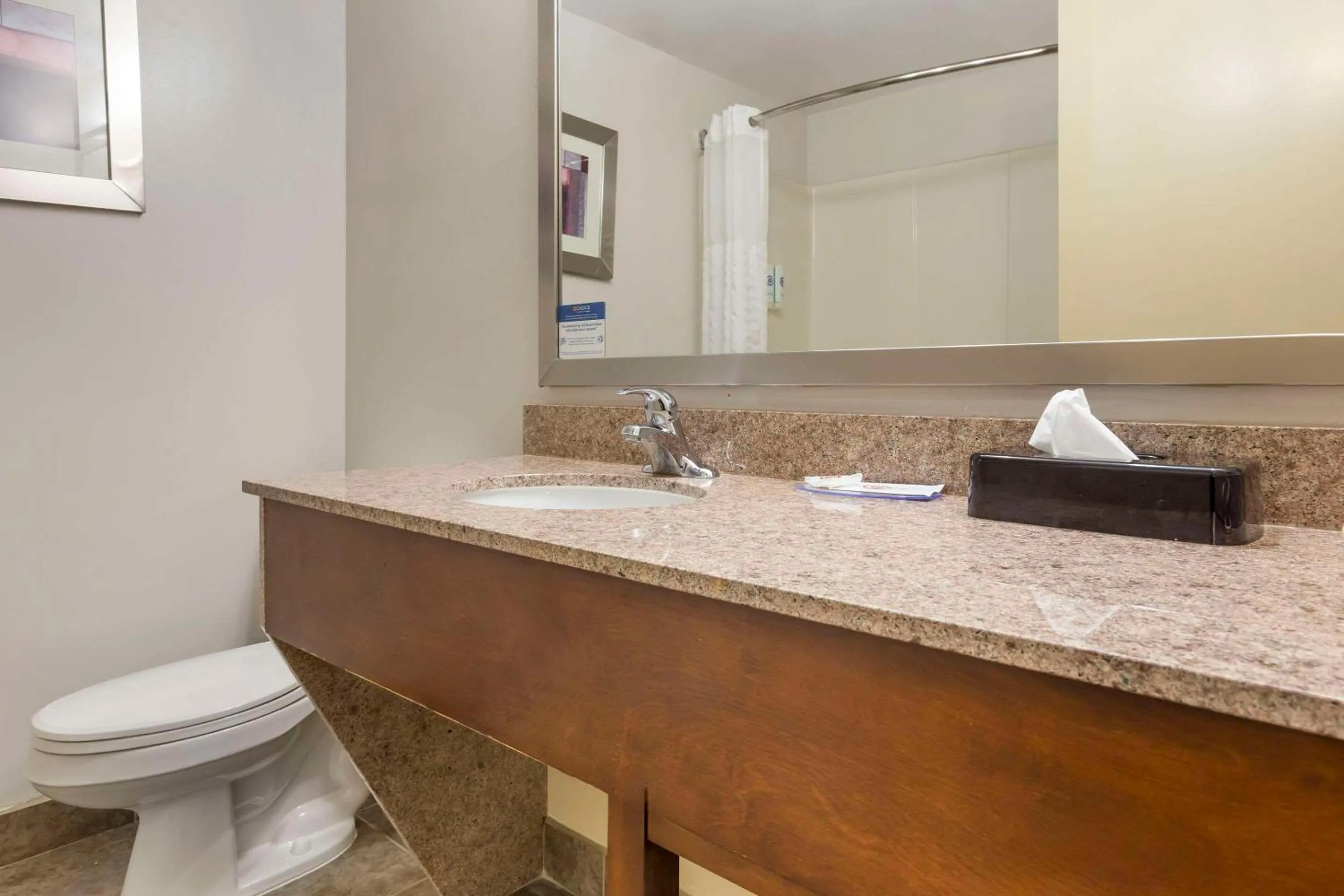 Bedroom in Comfort Suites Inn at Ridgewood Farm