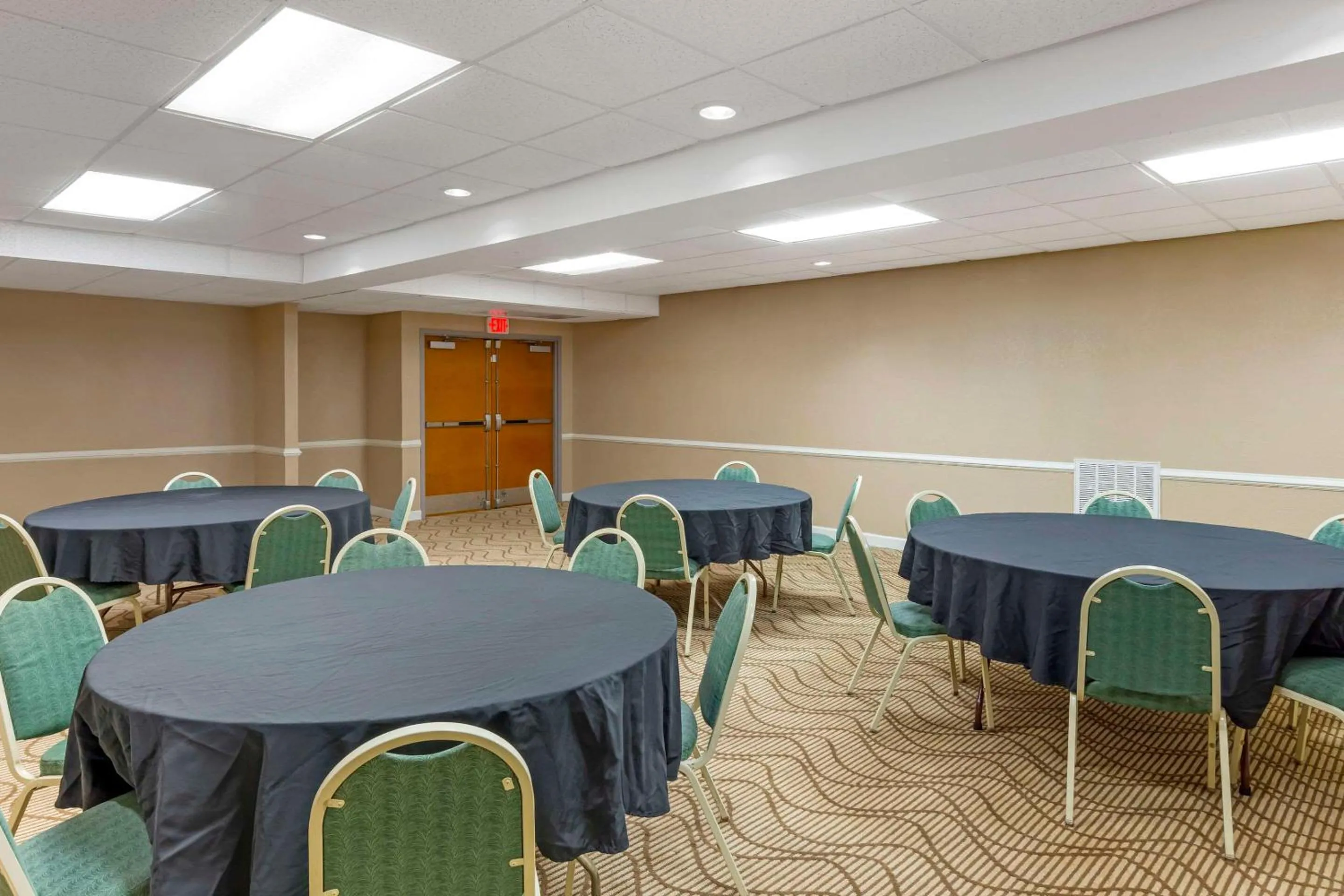 Meeting/conference room in Comfort Suites Inn at Ridgewood Farm