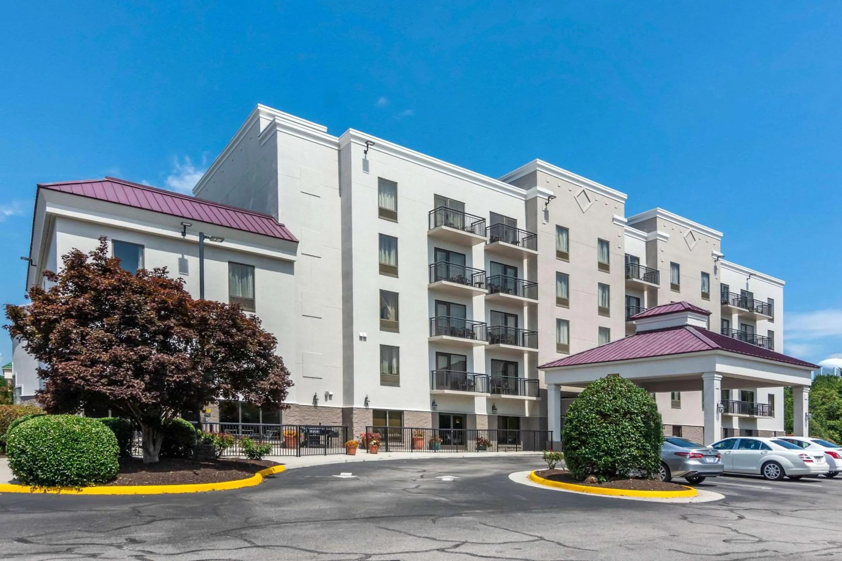 Property building in Comfort Suites Southpark