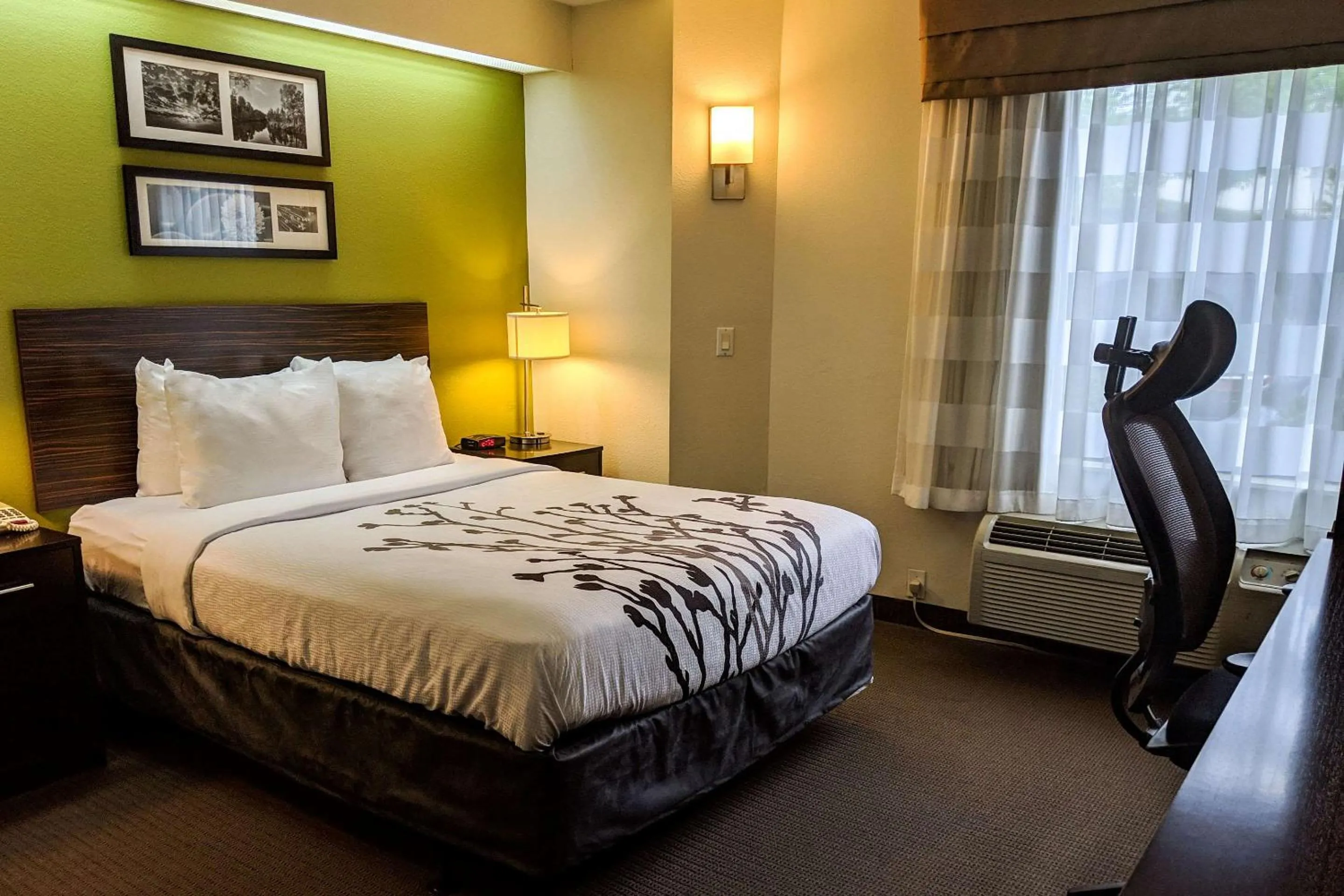Photo of the whole room, Bed in Sleep Inn Woodbridge - Potomac Mills