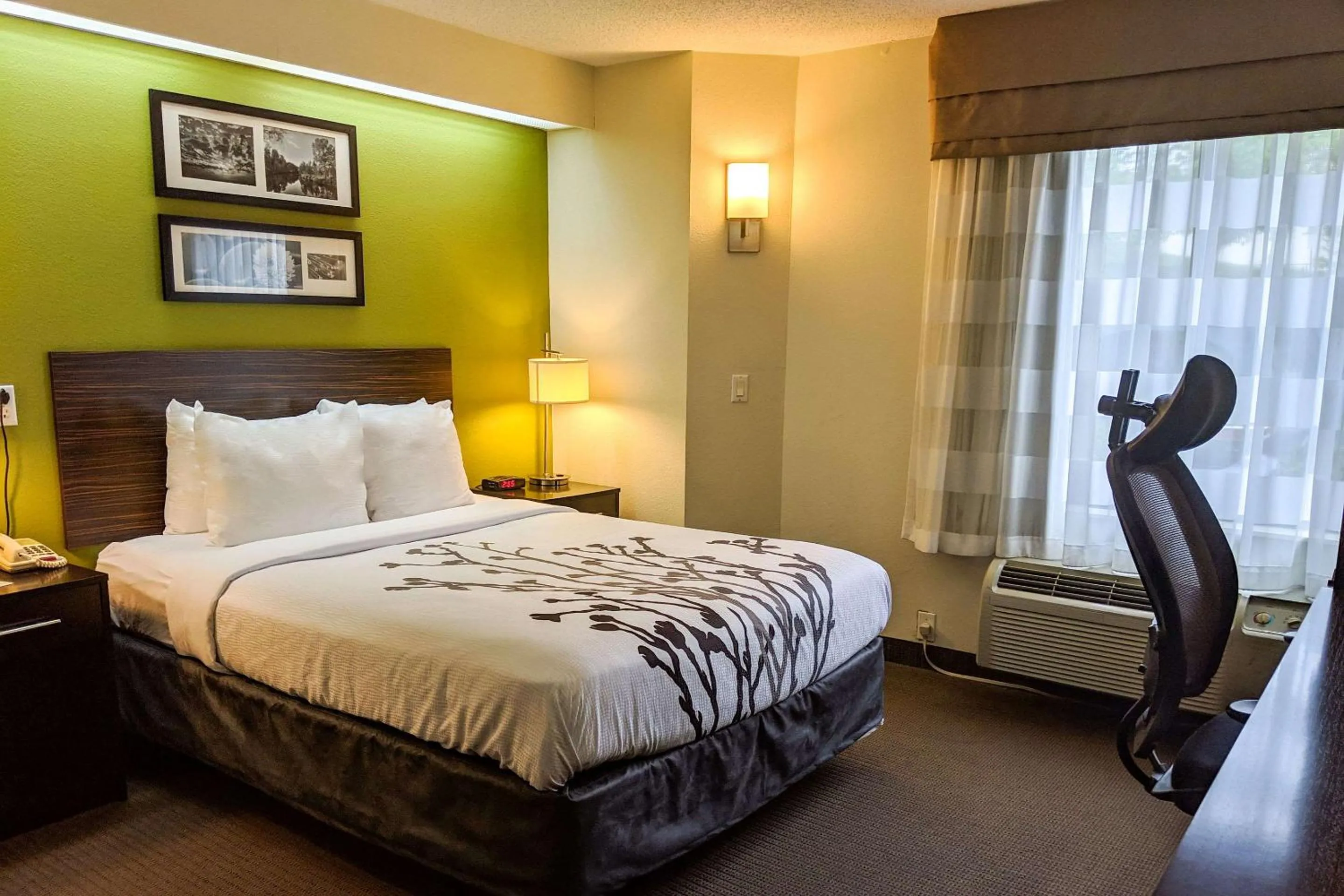 Photo of the whole room, Bed in Sleep Inn Woodbridge - Potomac Mills