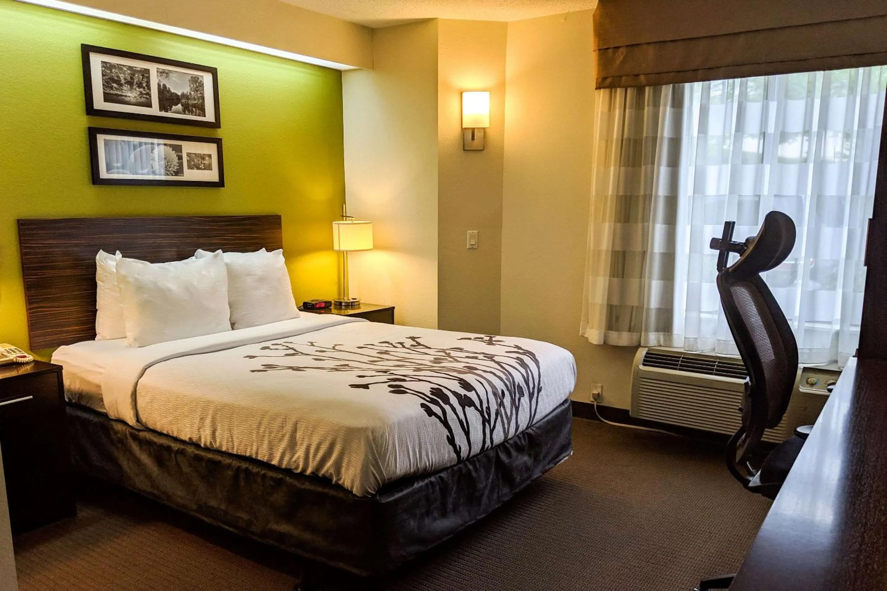 Photo of the whole room, Bed in Sleep Inn Woodbridge - Potomac Mills