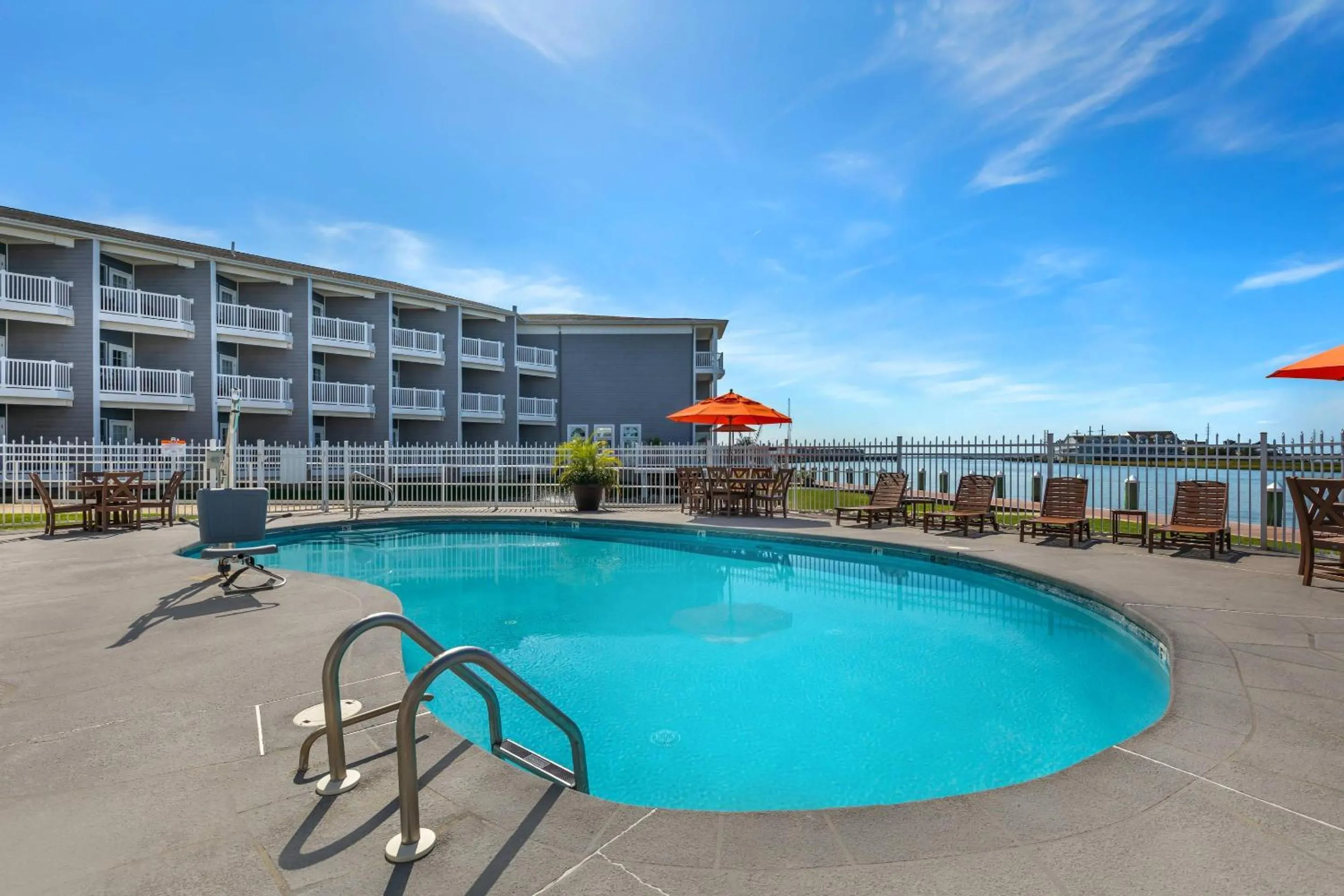 Swimming pool in Comfort Suites Chincoteague Island Bayfront Resort
