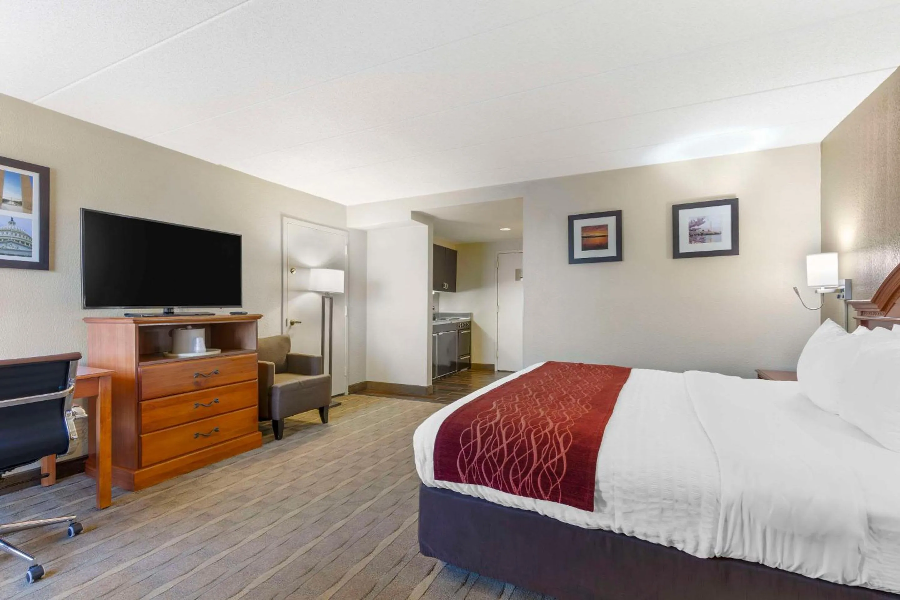 Bedroom, Bed in Comfort Inn University Center