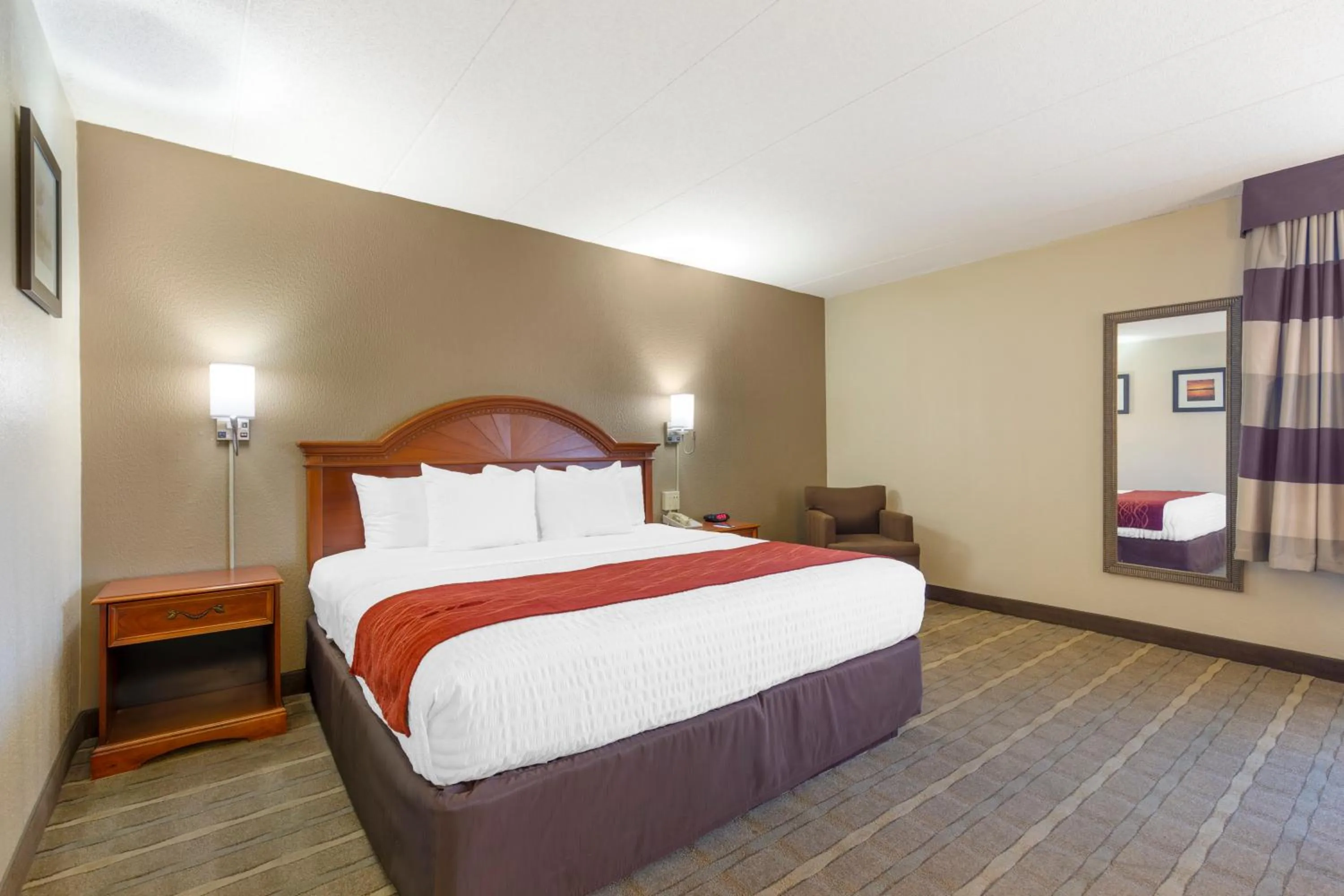 Bedroom, Bed in Comfort Inn University Center