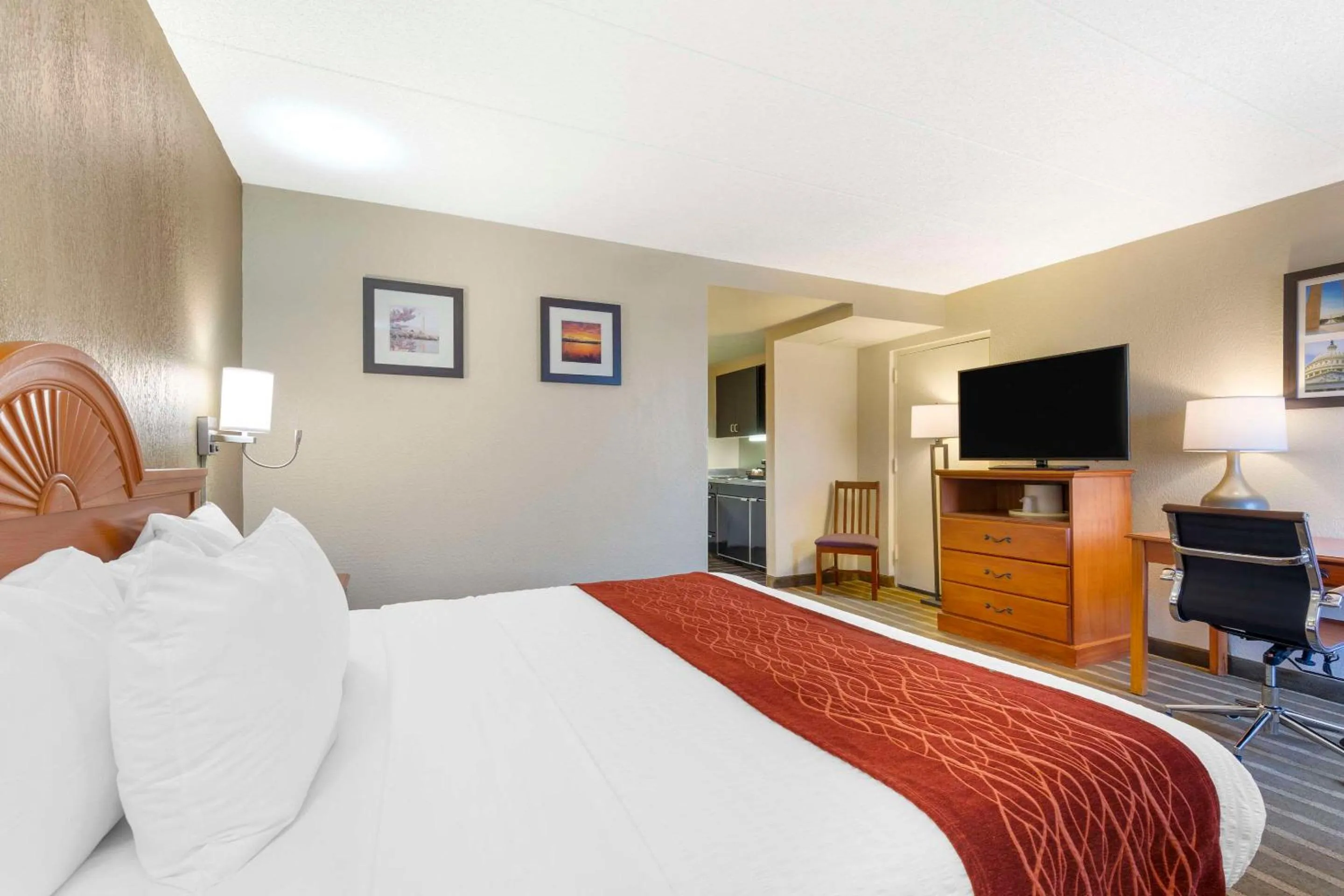 Bedroom, Bed in Comfort Inn University Center