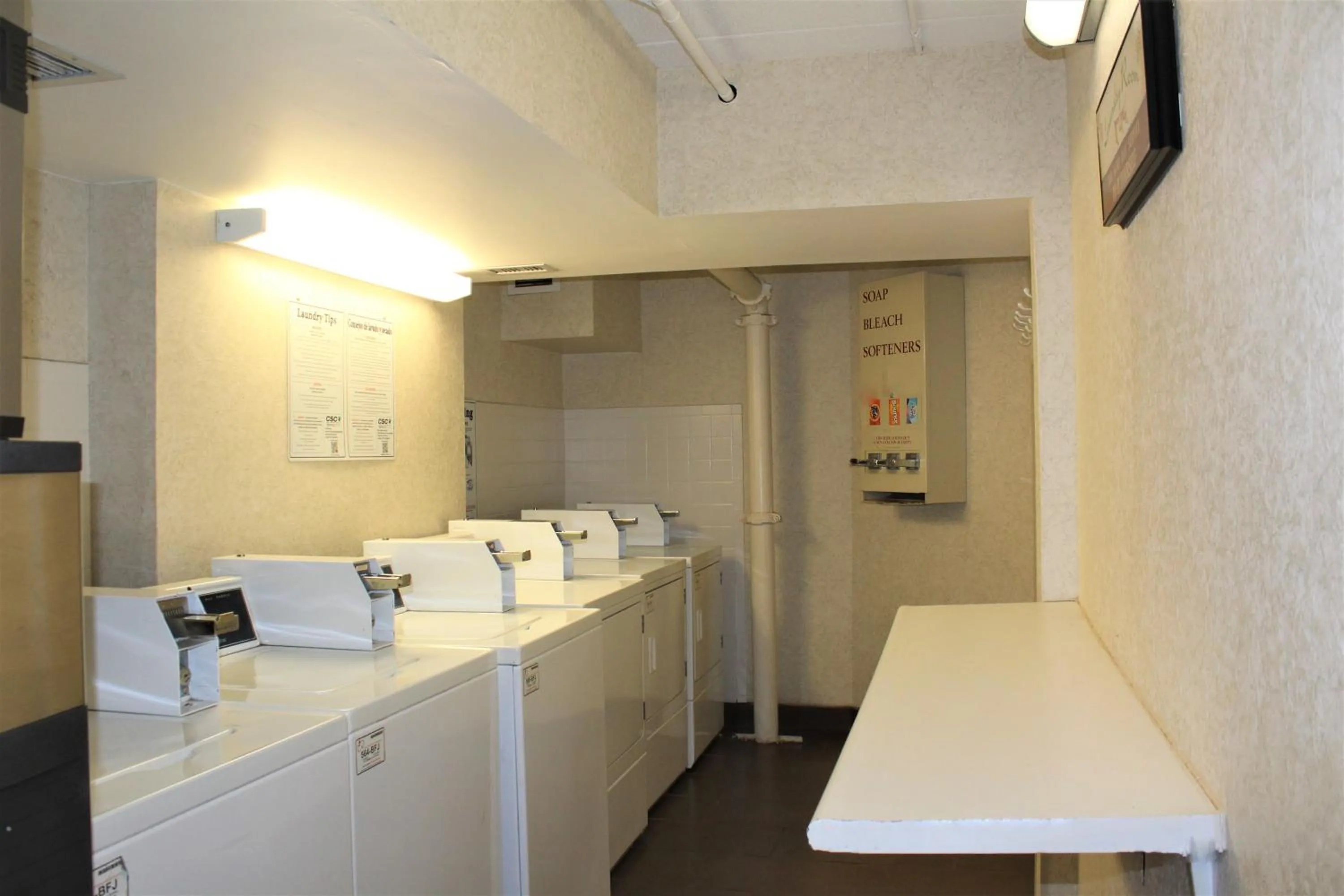 laundry in Comfort Inn University Center