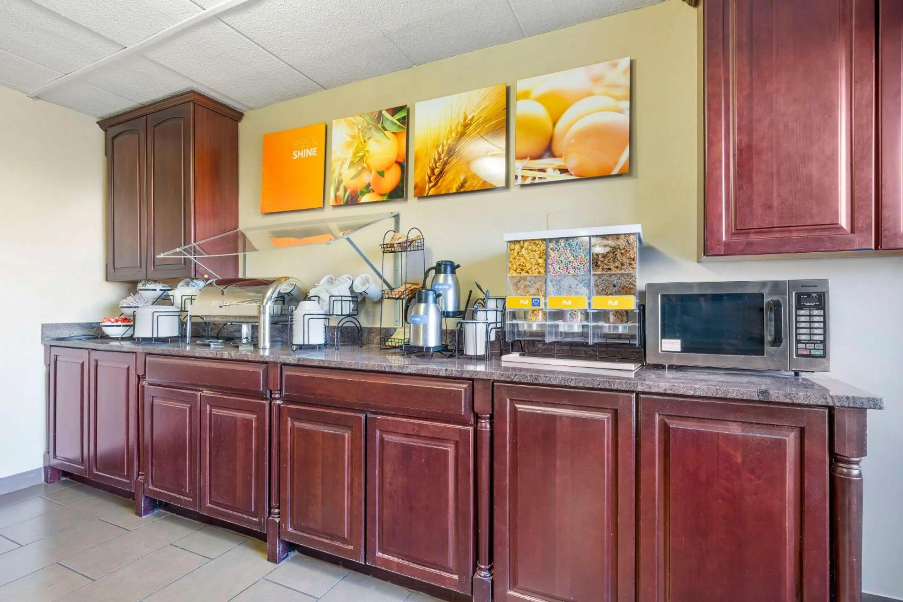 Breakfast in Comfort Inn University Center