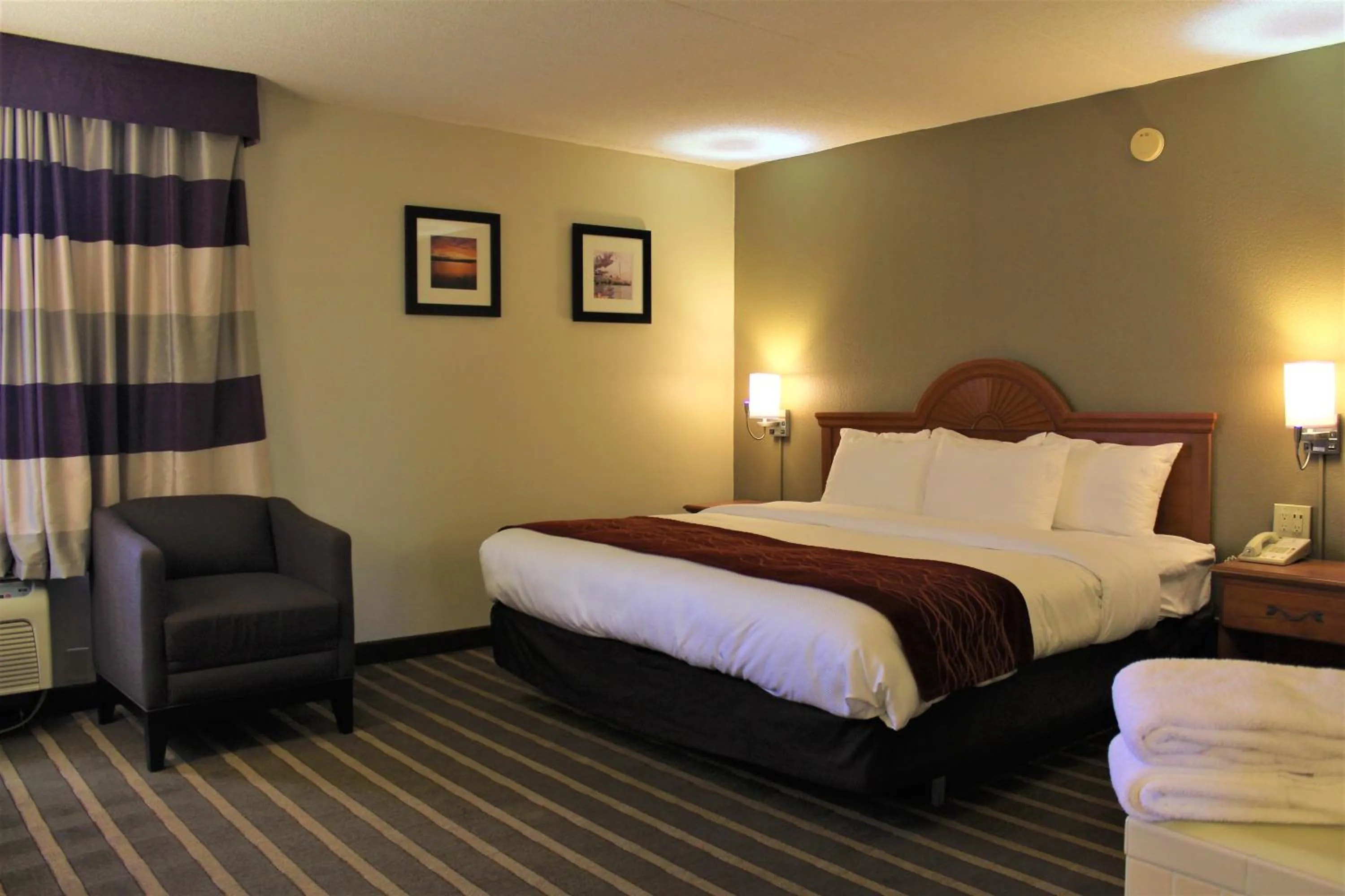 Bed in Comfort Inn University Center