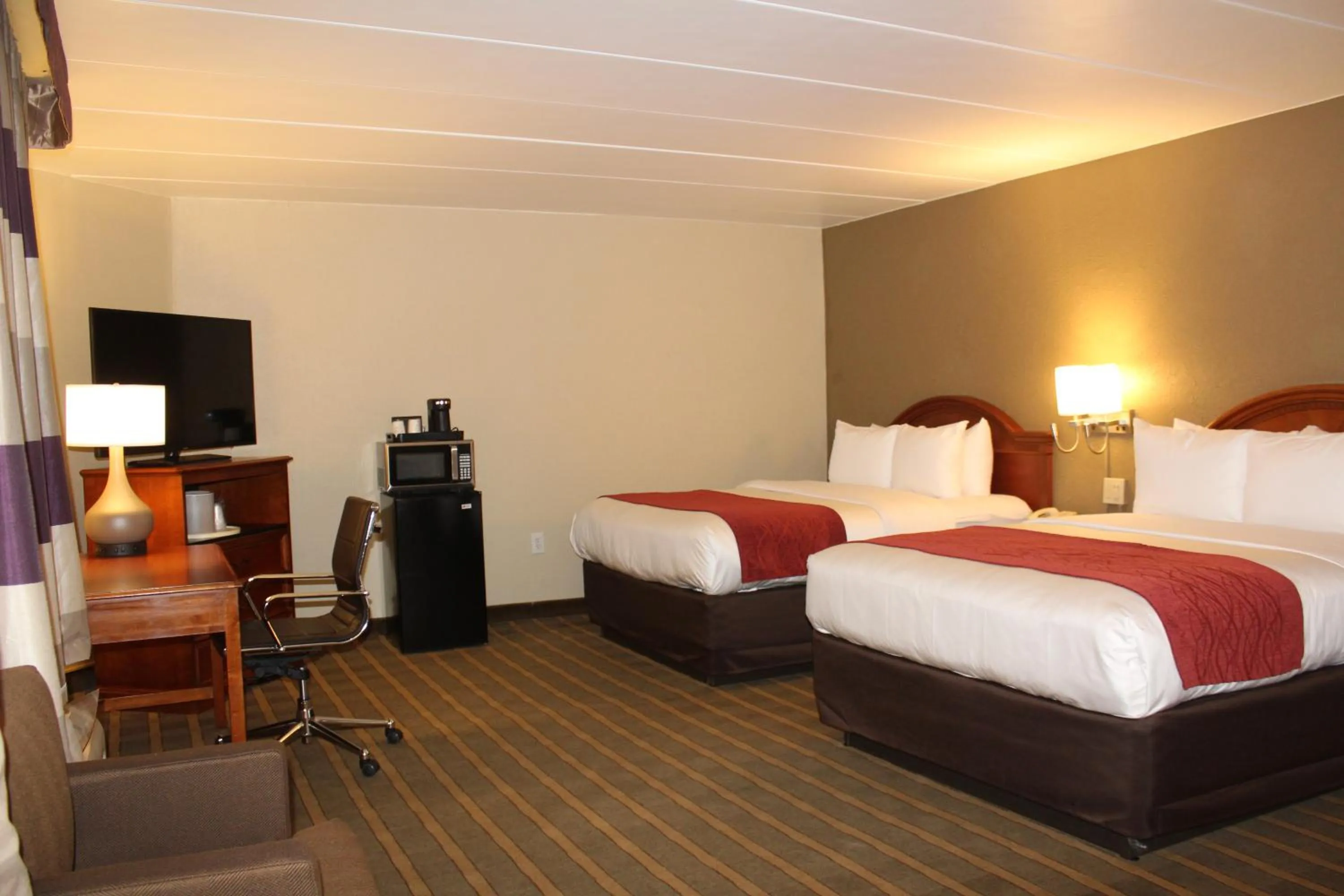 Bed in Comfort Inn University Center