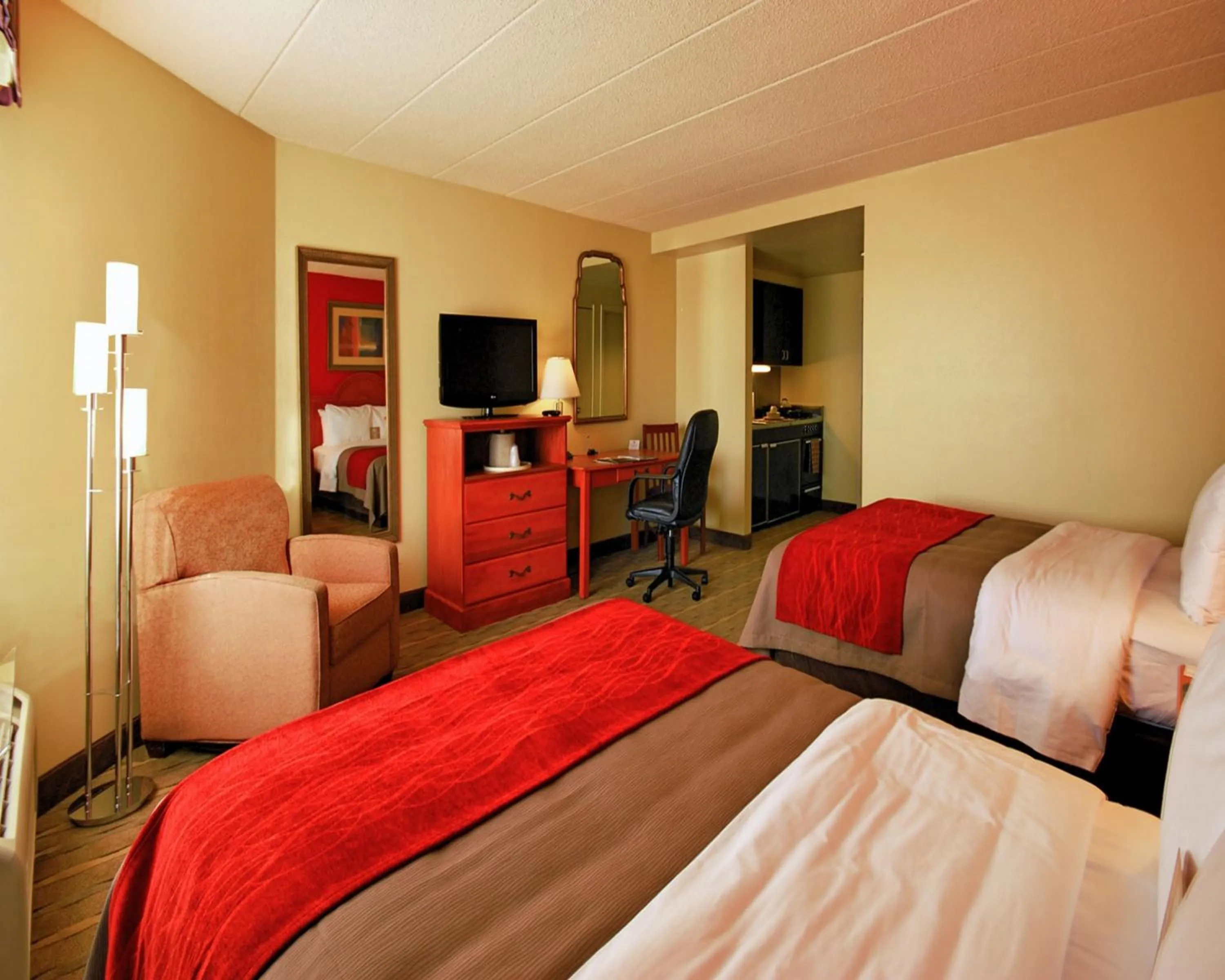 Bedroom, Bed in Comfort Inn University Center