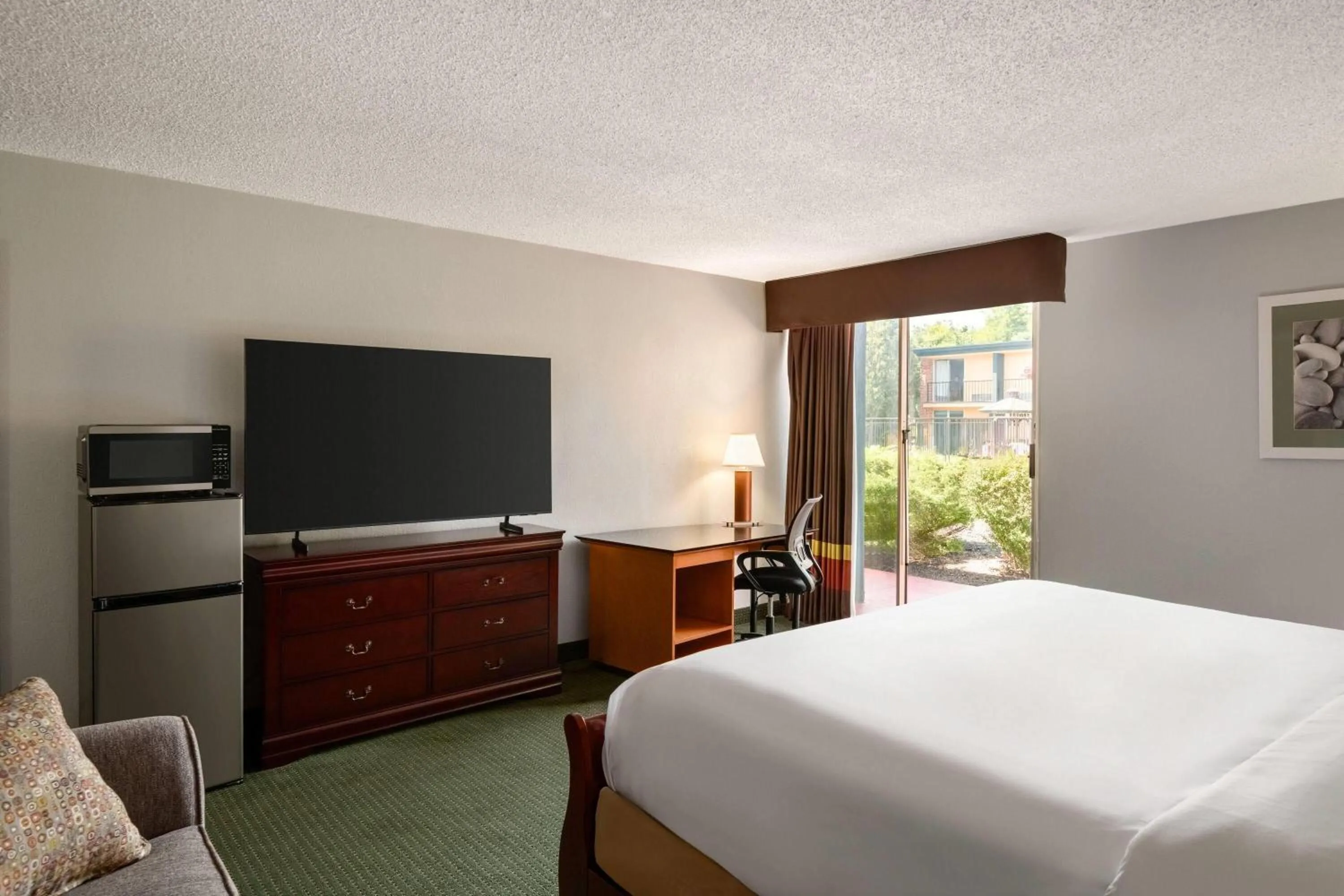 Photo of the whole room, Bed in Baymont by Wyndham Salem Roanoke Area
