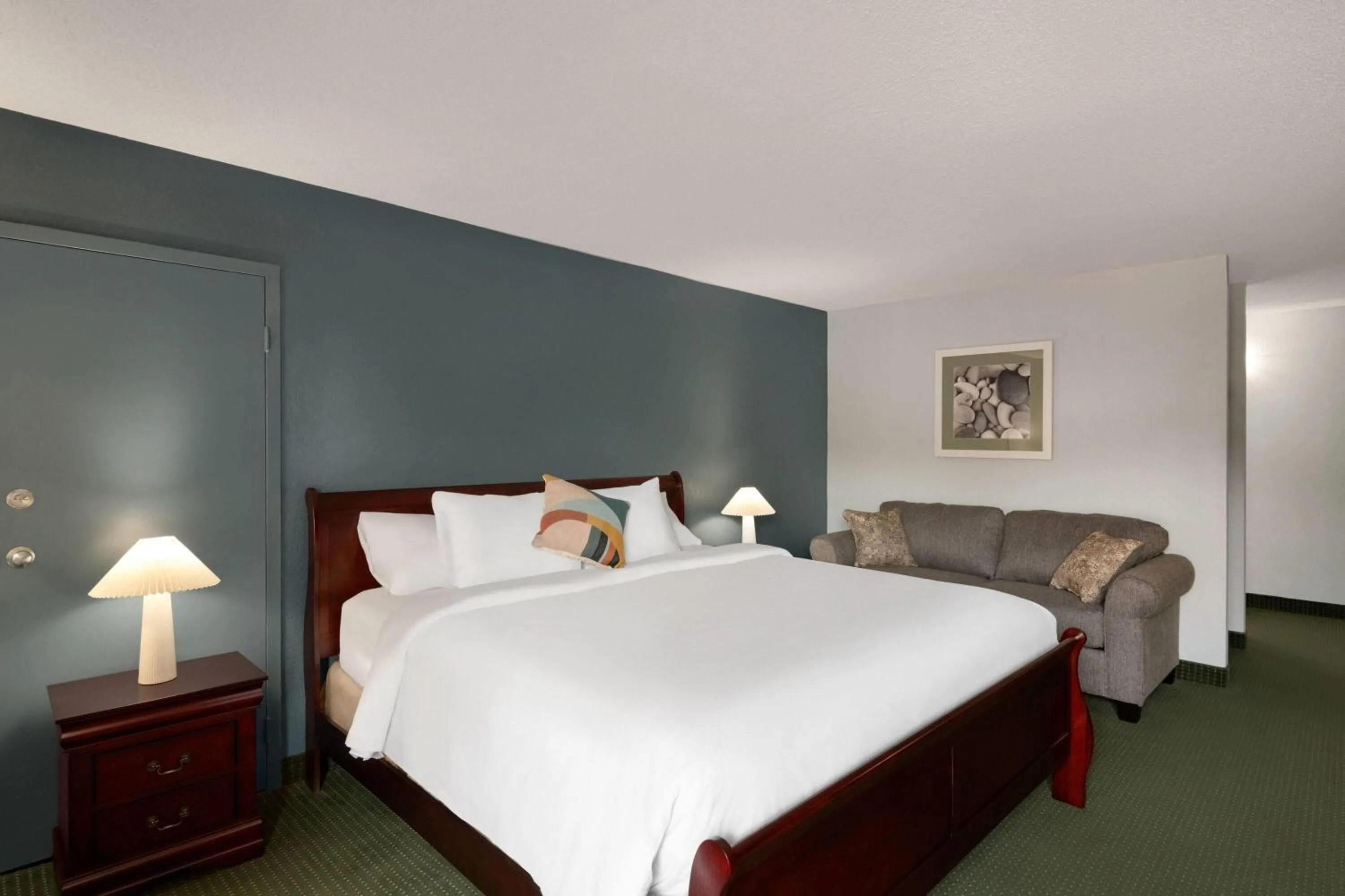 Photo of the whole room, Bed in Baymont by Wyndham Salem Roanoke Area