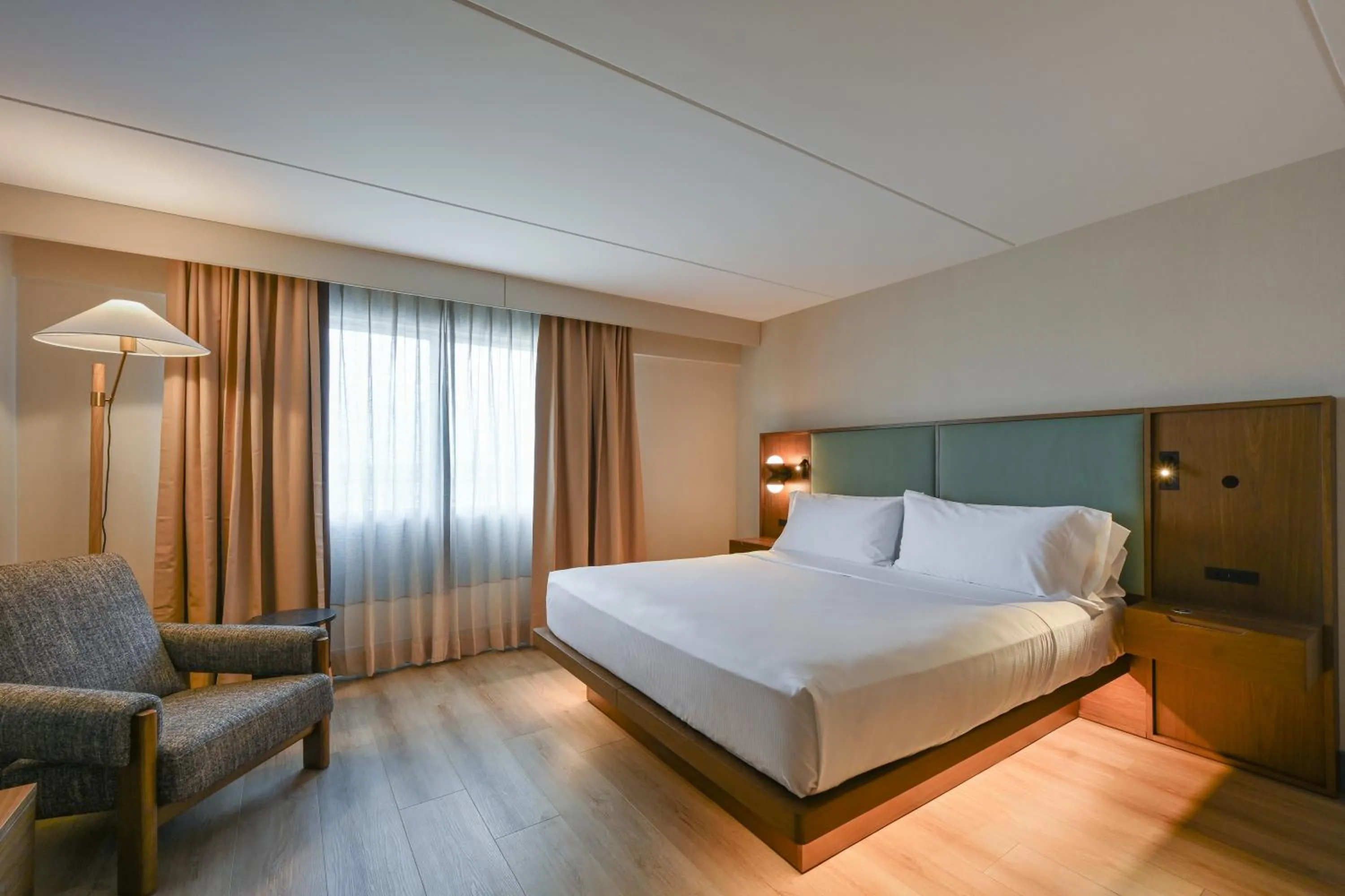 Bed in Hilton Winnipeg Airport Suites