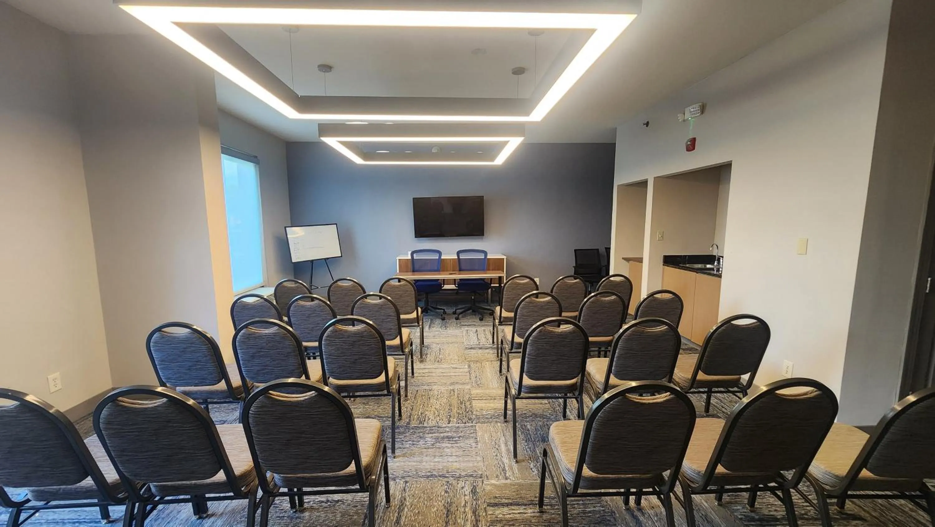 Meeting/conference room in Holiday Inn Express Fredericksburg - Southpoint by IHG