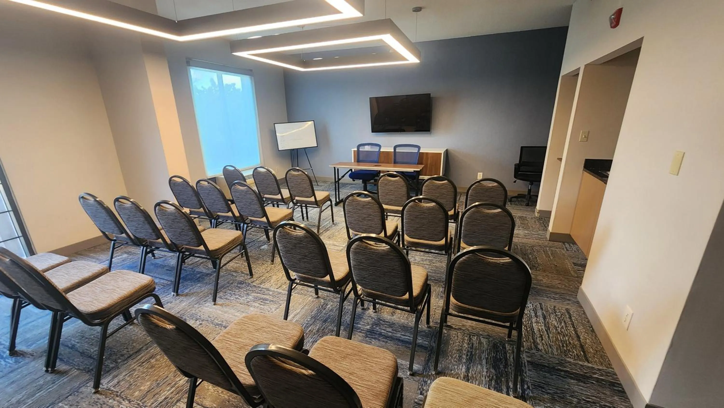 Meeting/conference room in Holiday Inn Express Fredericksburg - Southpoint by IHG