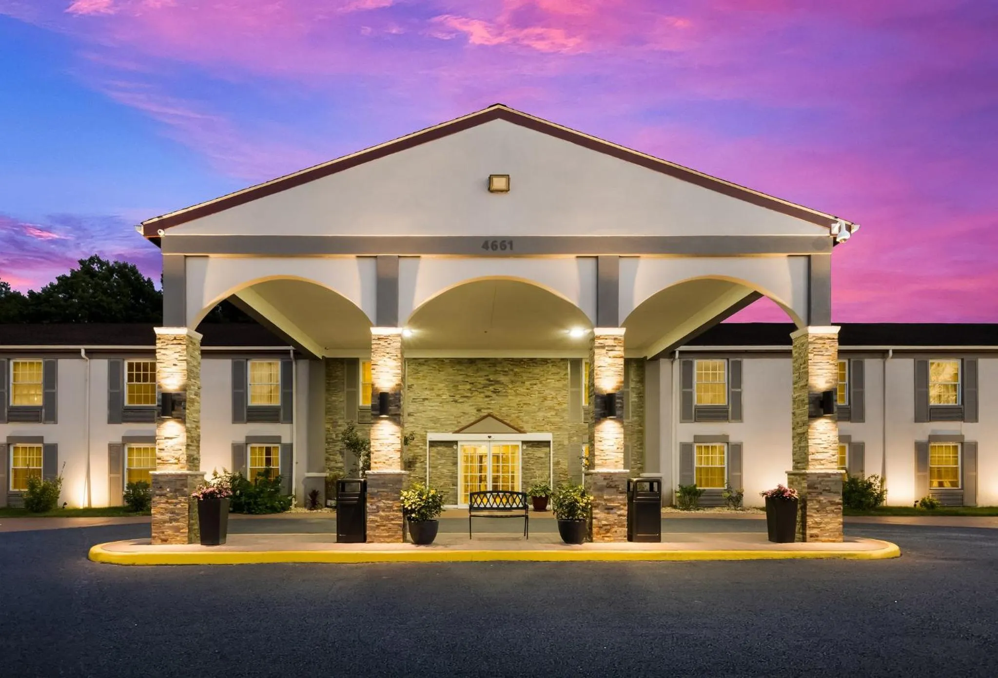 Property building in Red Roof Inn Dahlgren - Naval Base