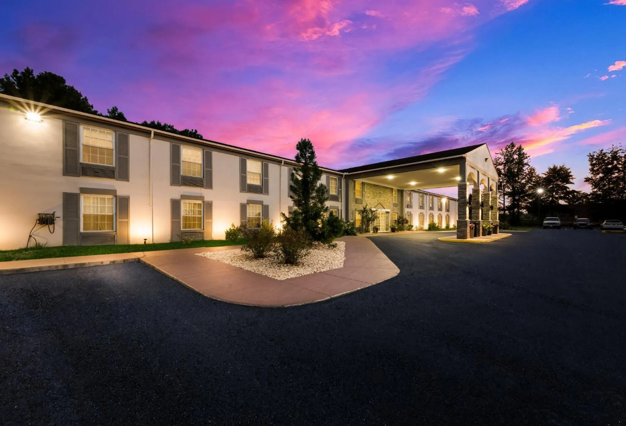 Property building in Red Roof Inn Dahlgren - Naval Base