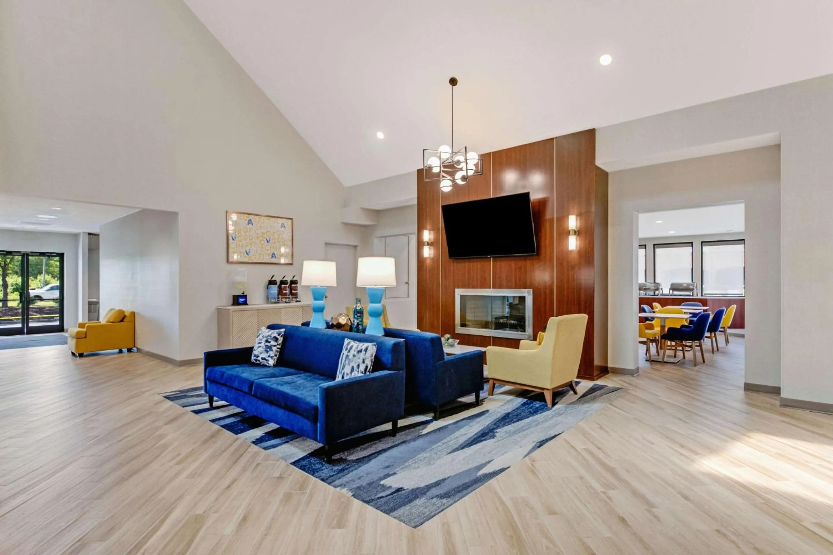 Lobby or reception in Comfort Suites Chesapeake - Norfolk