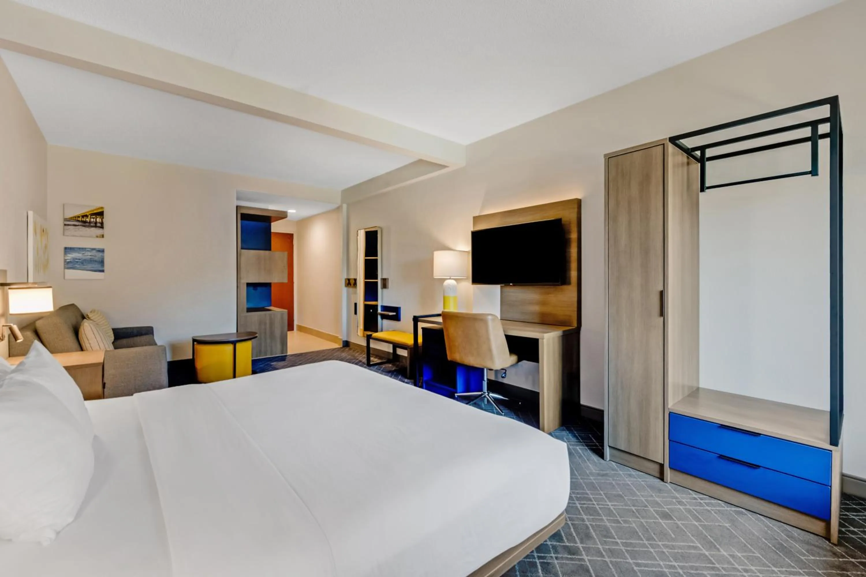 Bedroom, Bed in Comfort Suites Chesapeake - Norfolk