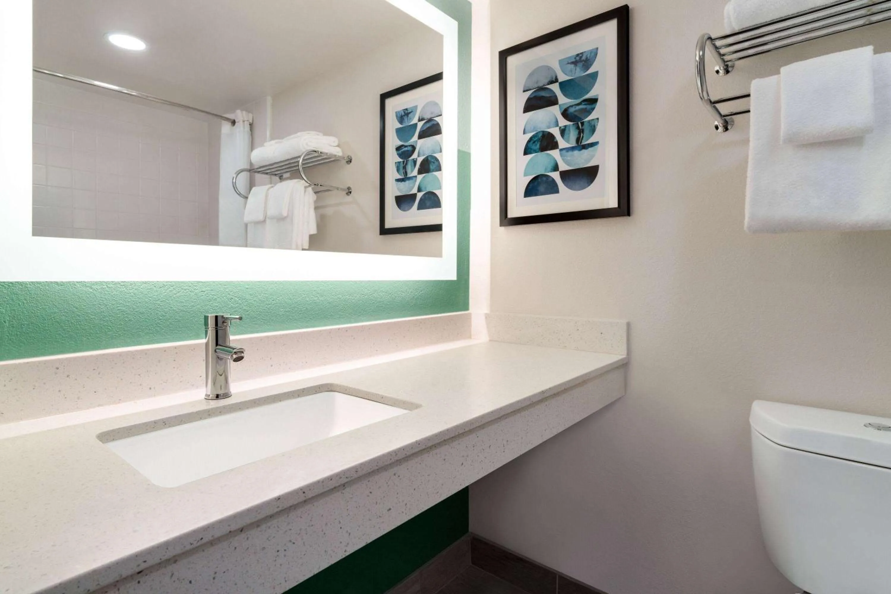 TV and multimedia in Wingate by Wyndham Williamsburg