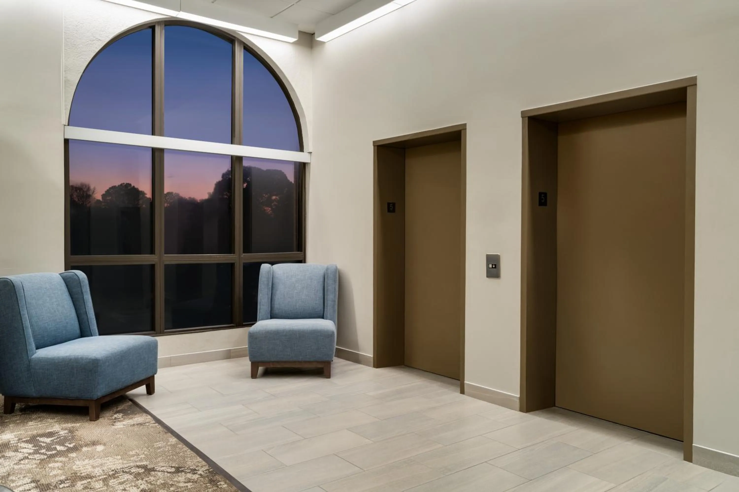 Property building in Wingate by Wyndham Williamsburg