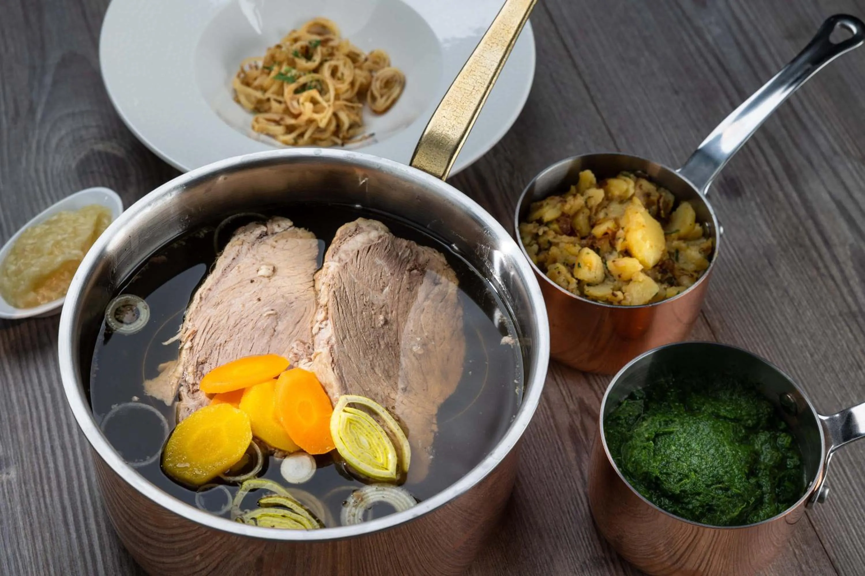 Restaurant/places to eat in Hotel A plus