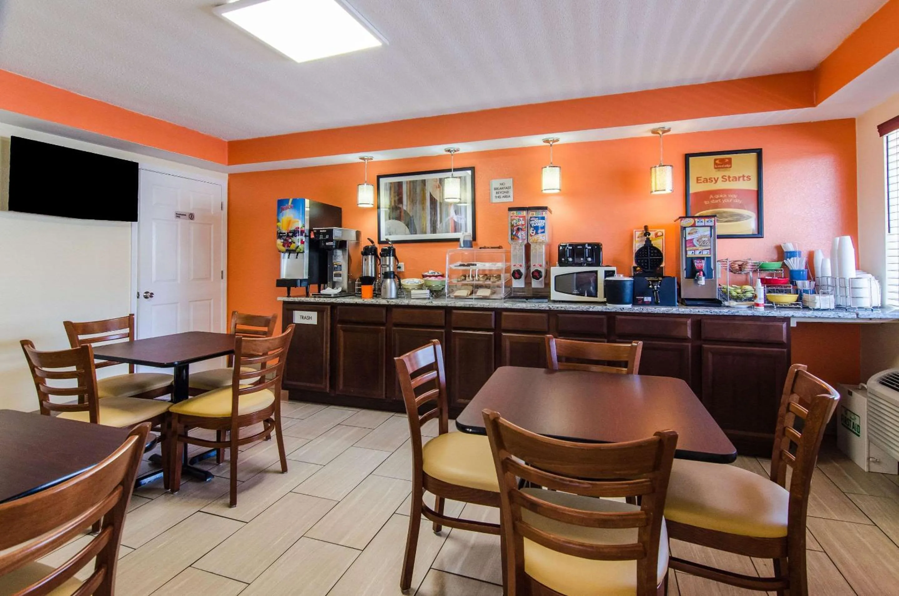 Restaurant/places to eat in Econo Lodge Near Motor Speedway