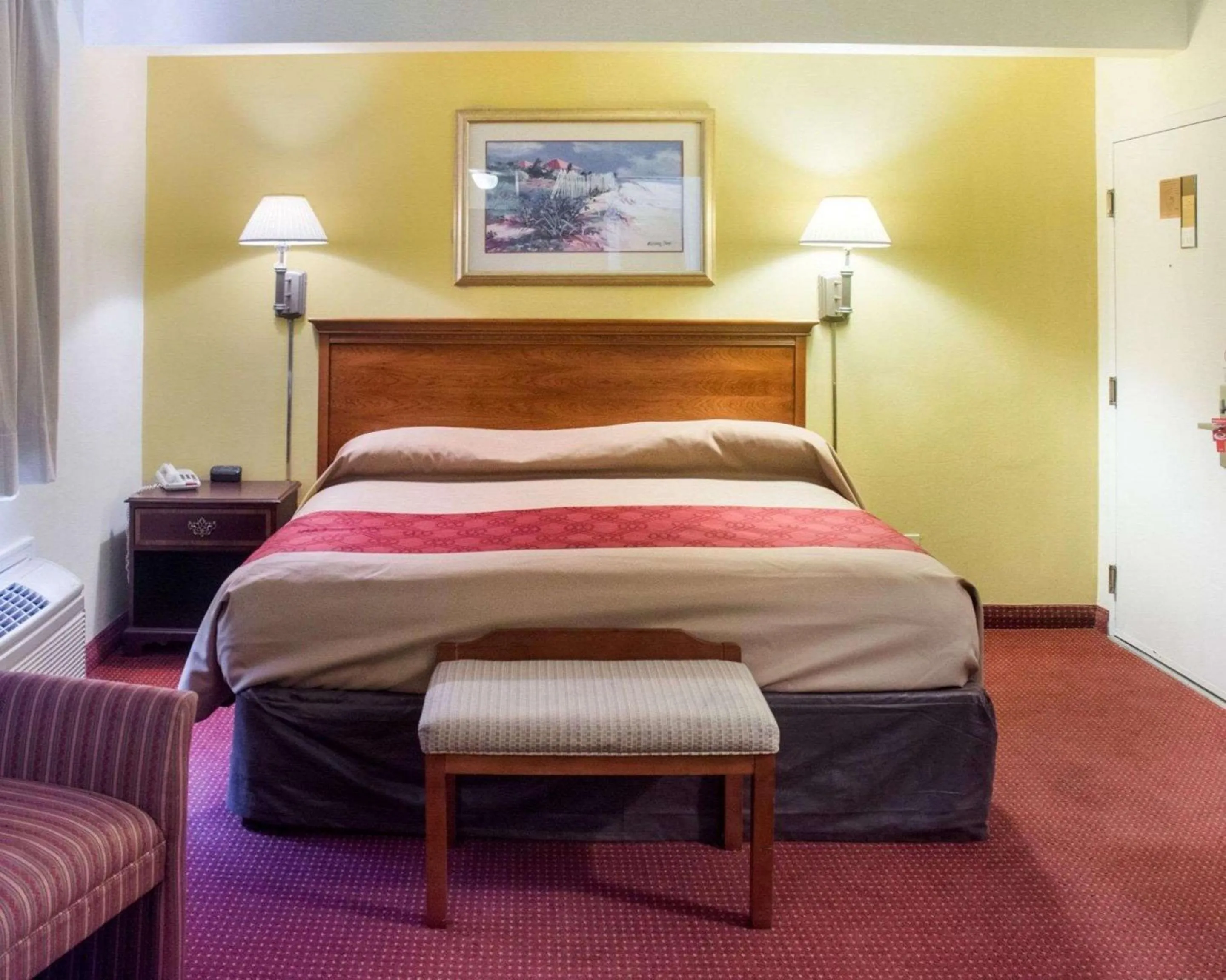 Photo of the whole room in Econo Lodge Chesapeake Route 13 and I-464