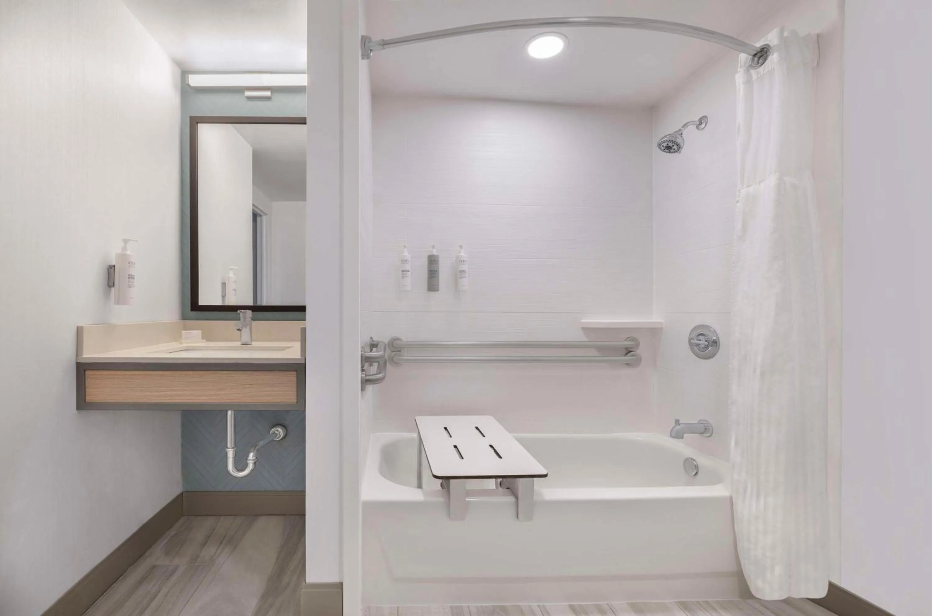 Bathroom in Hilton Garden Inn Denver Airport