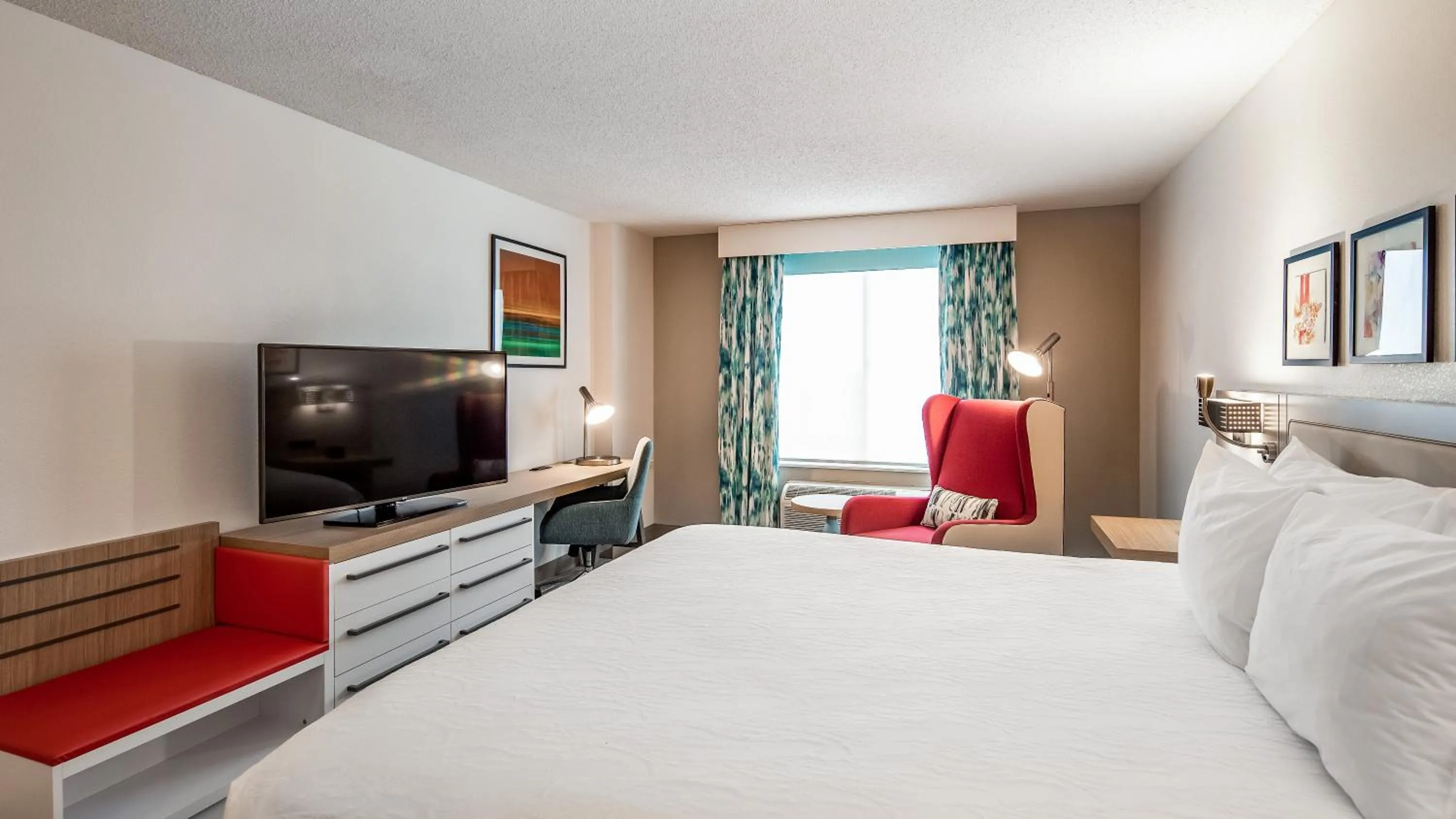 TV and multimedia, Bed in Hilton Garden Inn Denver Airport