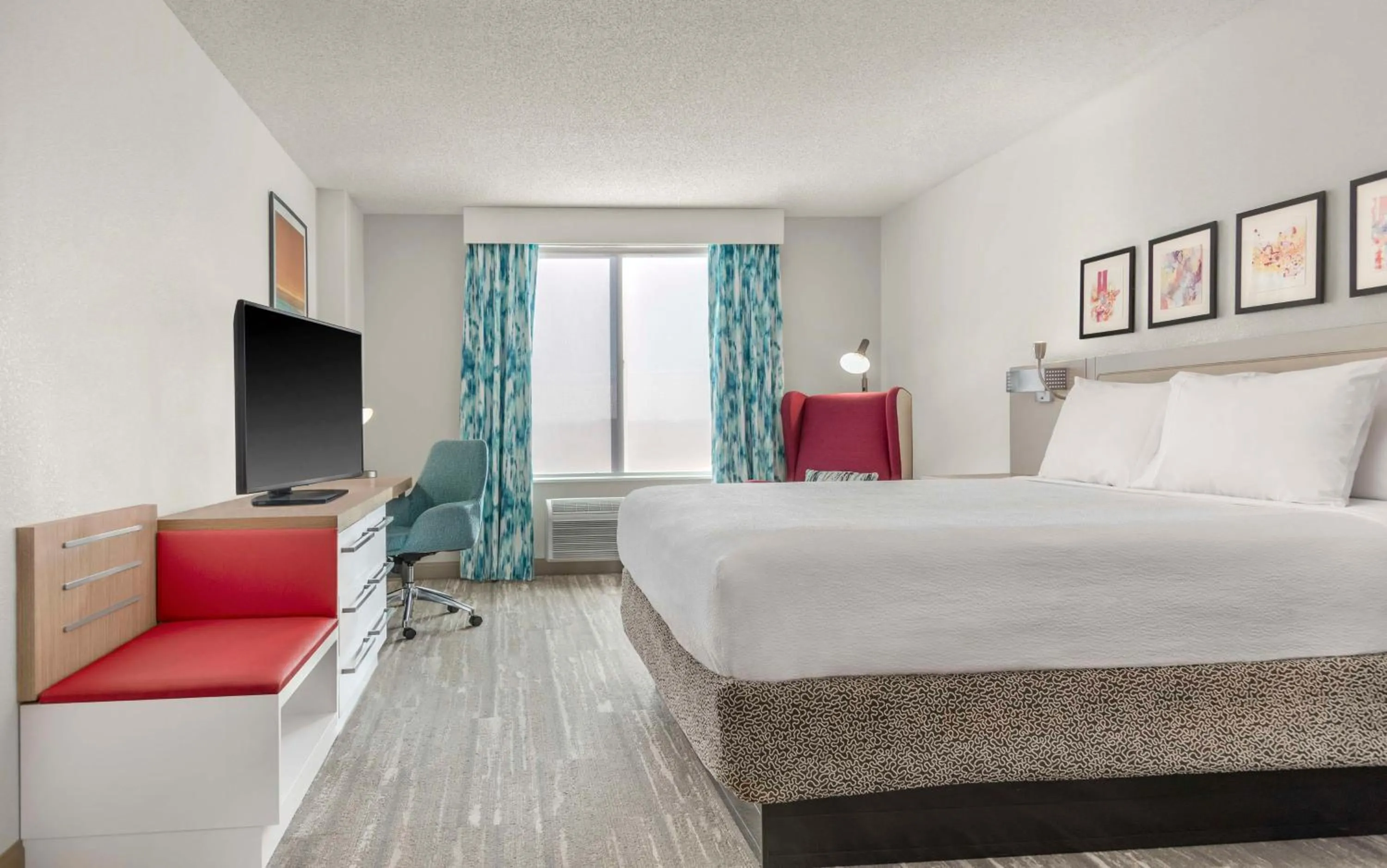 Bed in Hilton Garden Inn Denver Airport